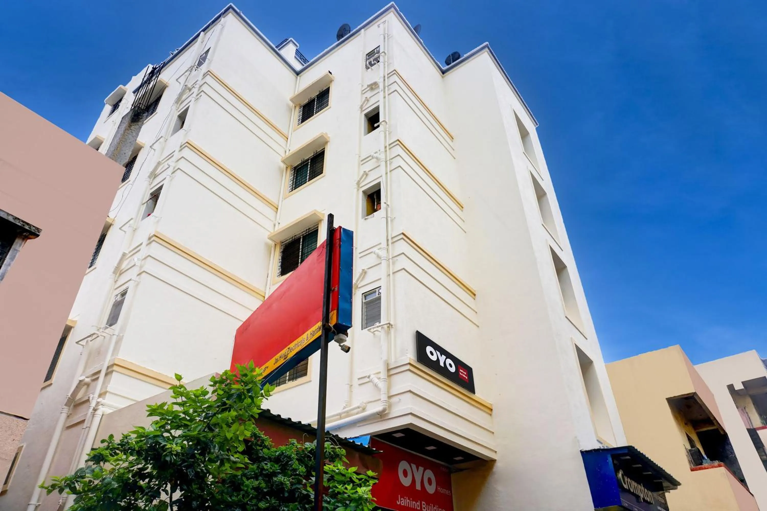 Facade/entrance in Hotel O Jaihind Building
