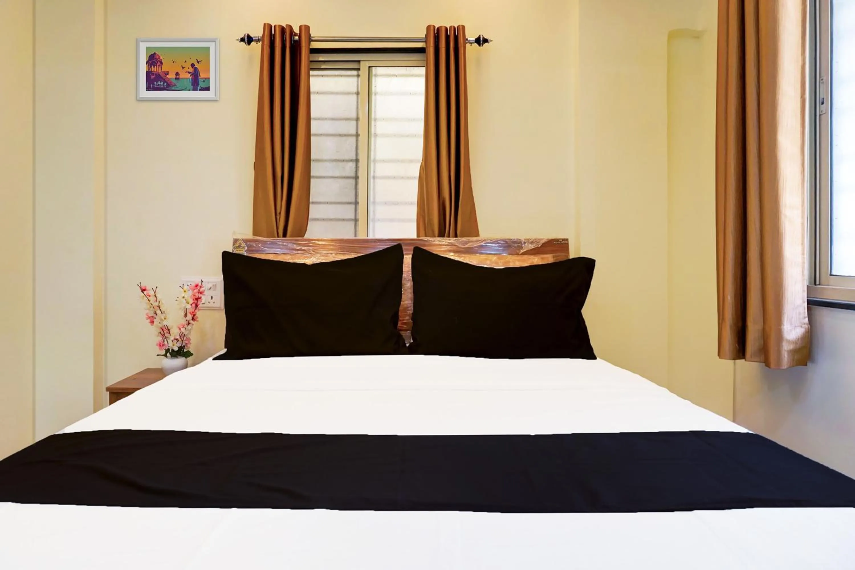 Bedroom, Bed in Hotel O Jaihind Building