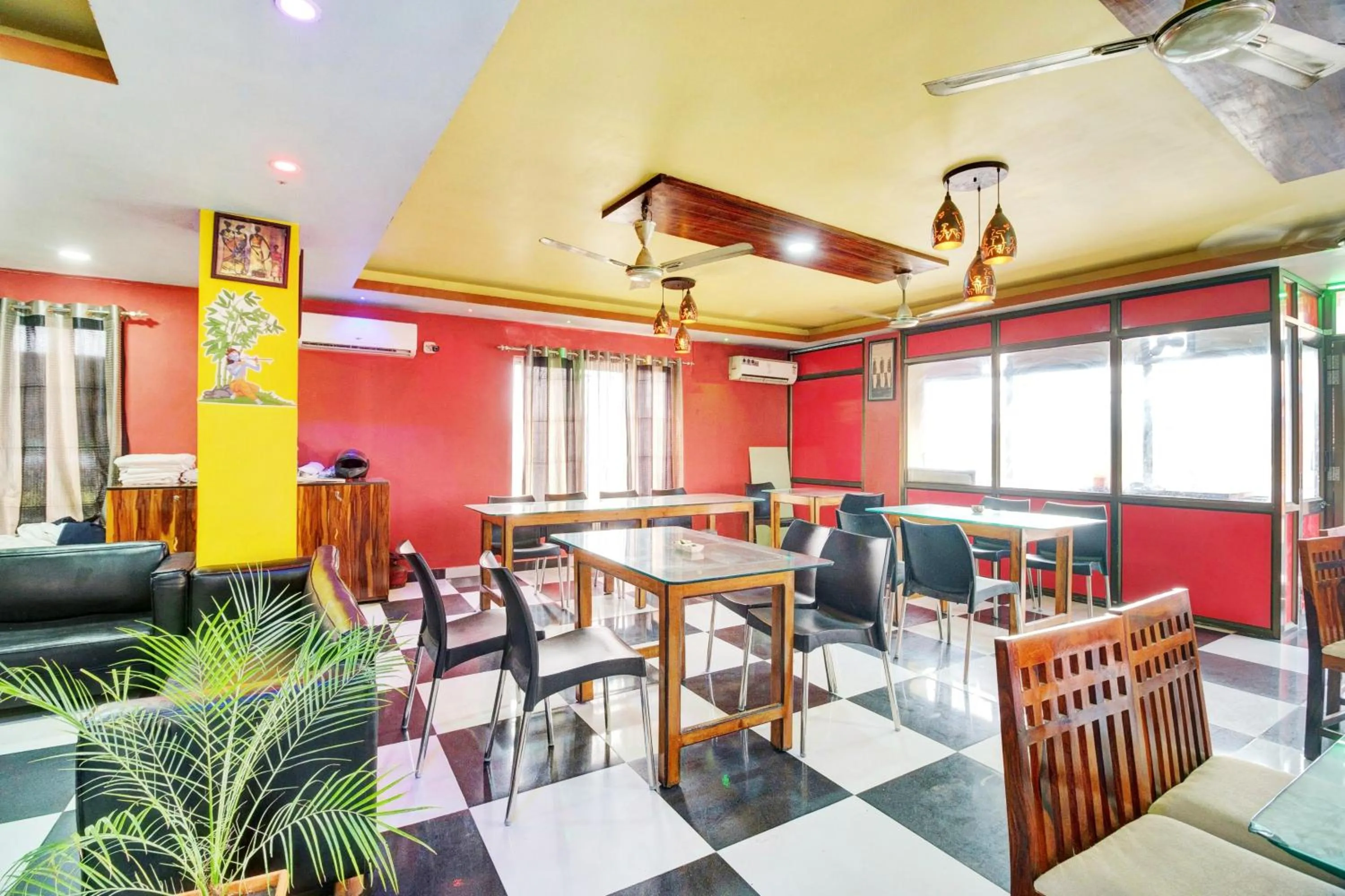 Restaurant/places to eat in Hotel O ROYAL REGENCY, Pathsala