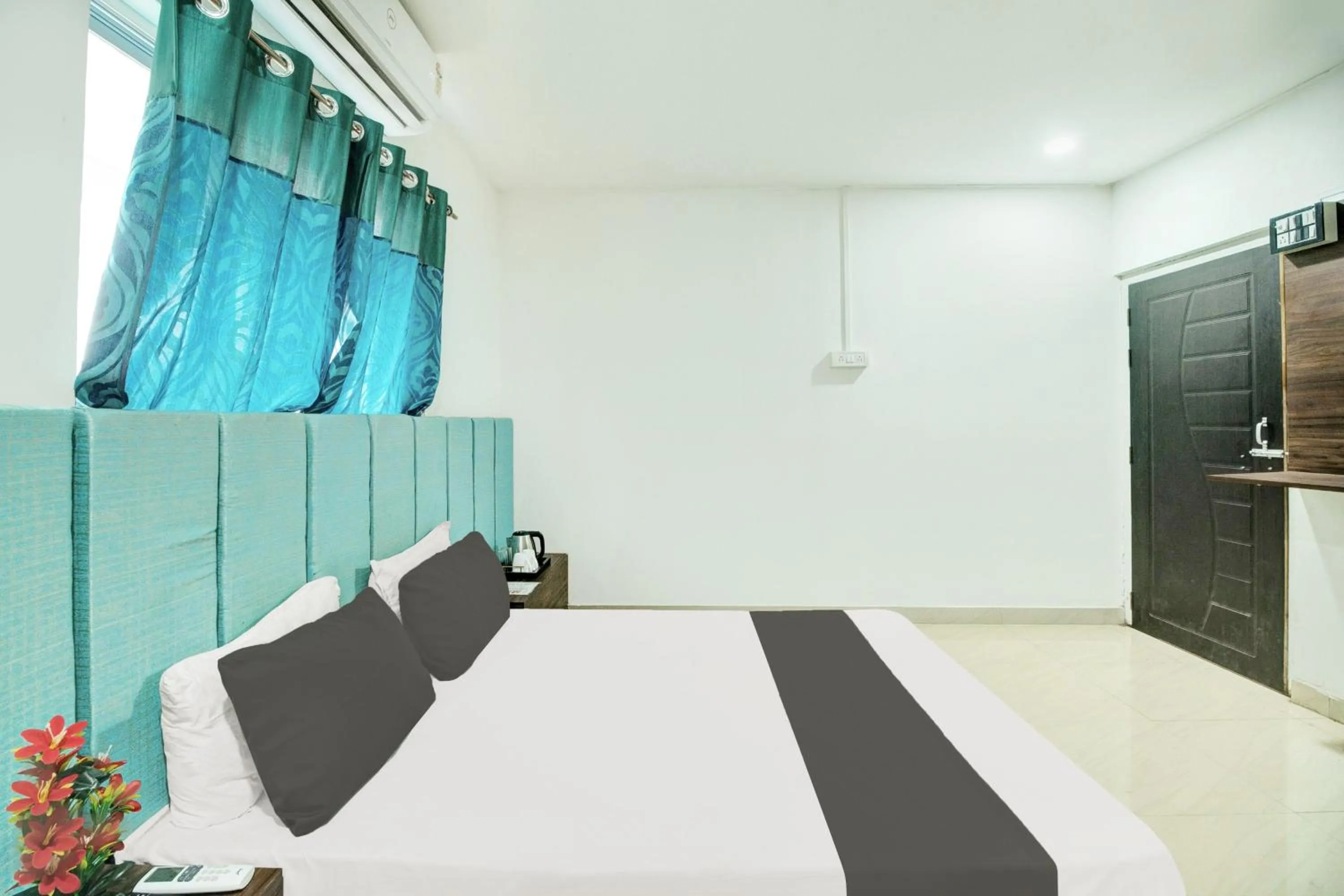 Bedroom, Bed in Hotel O ROYAL REGENCY, Pathsala