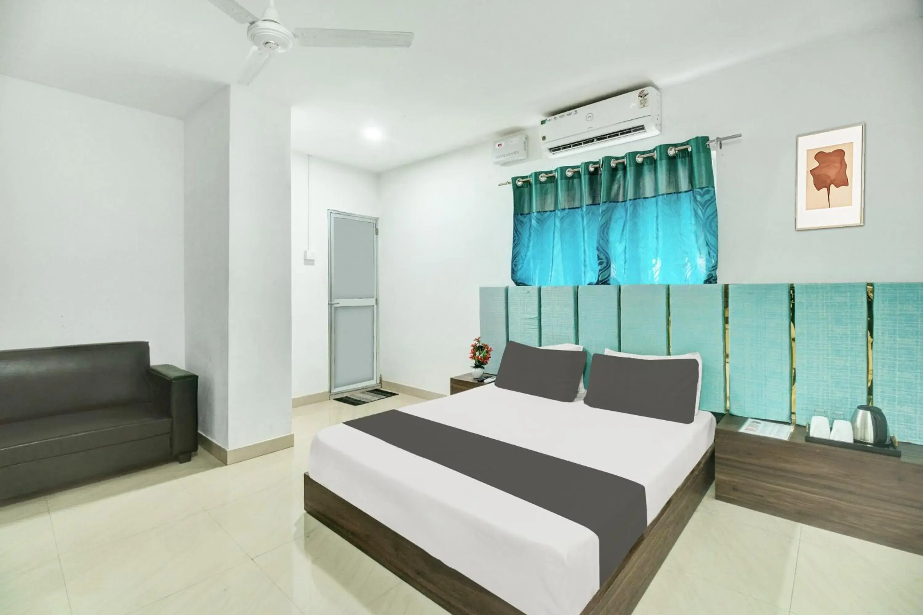 Standard Double Room - single occupancy in Hotel O ROYAL REGENCY, Pathsala Standard Double Room - single occupancy in Hotel O ROYAL REGENCY, Pathsala