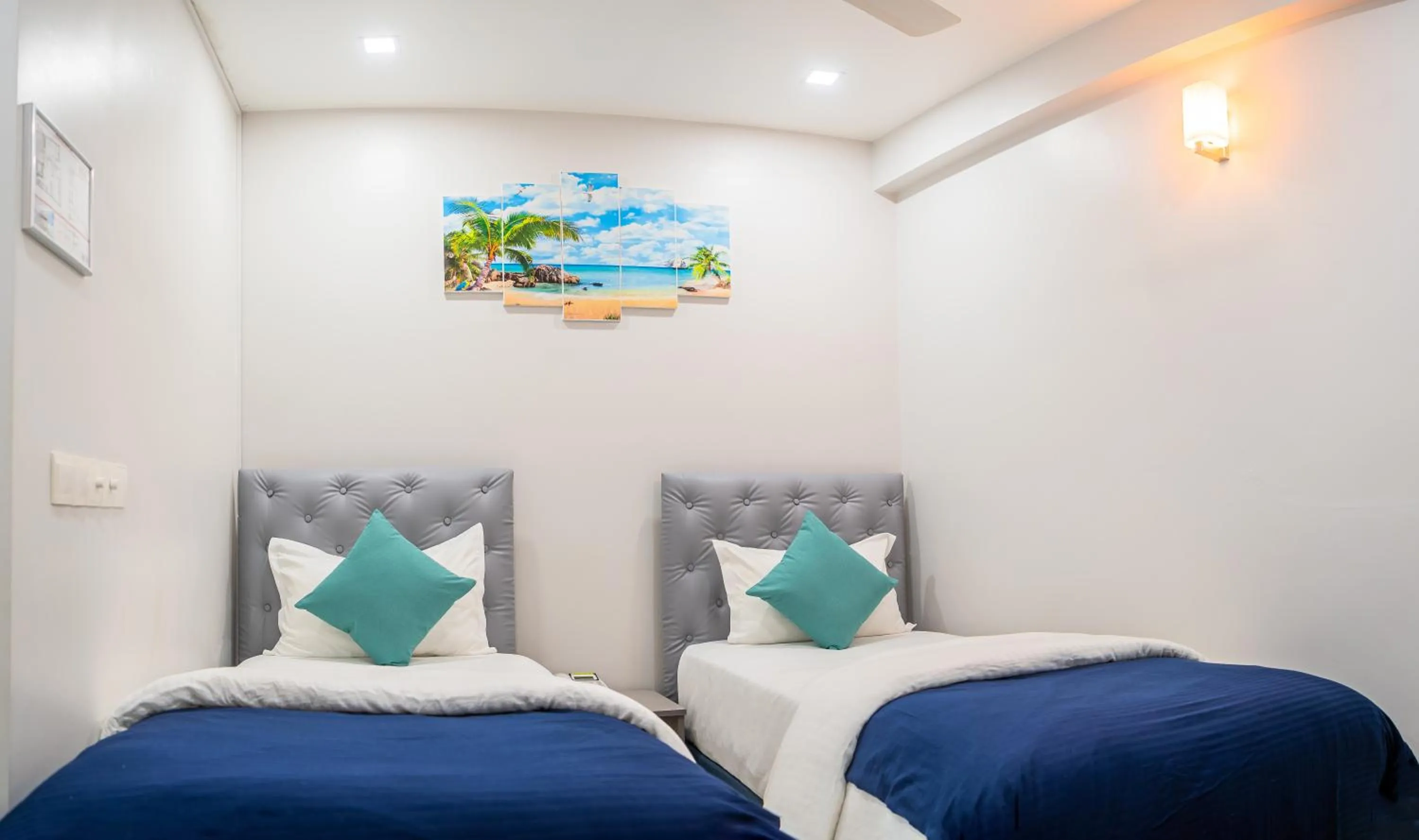 Bedroom, Bed in Tour Inn