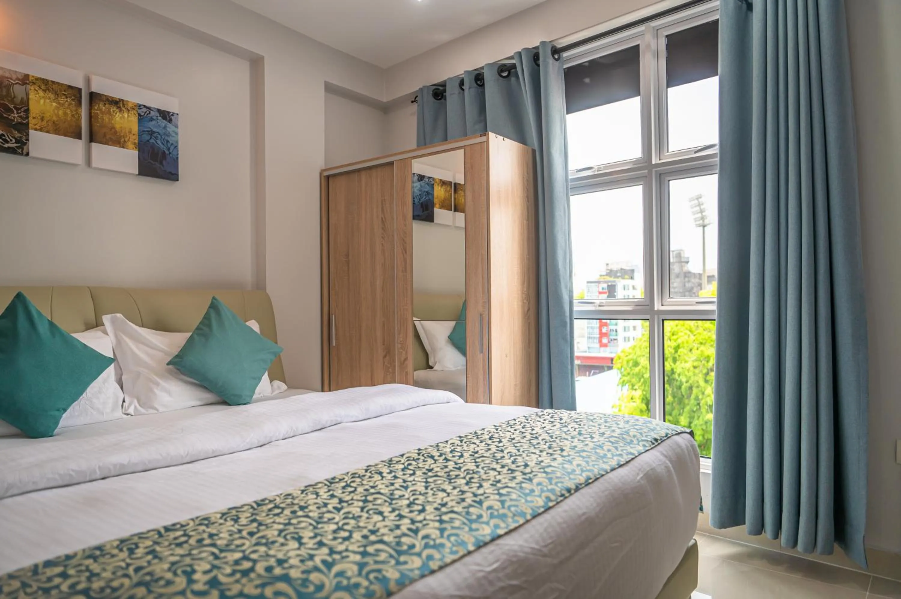 Photo of the whole room, Bed in Tour Inn