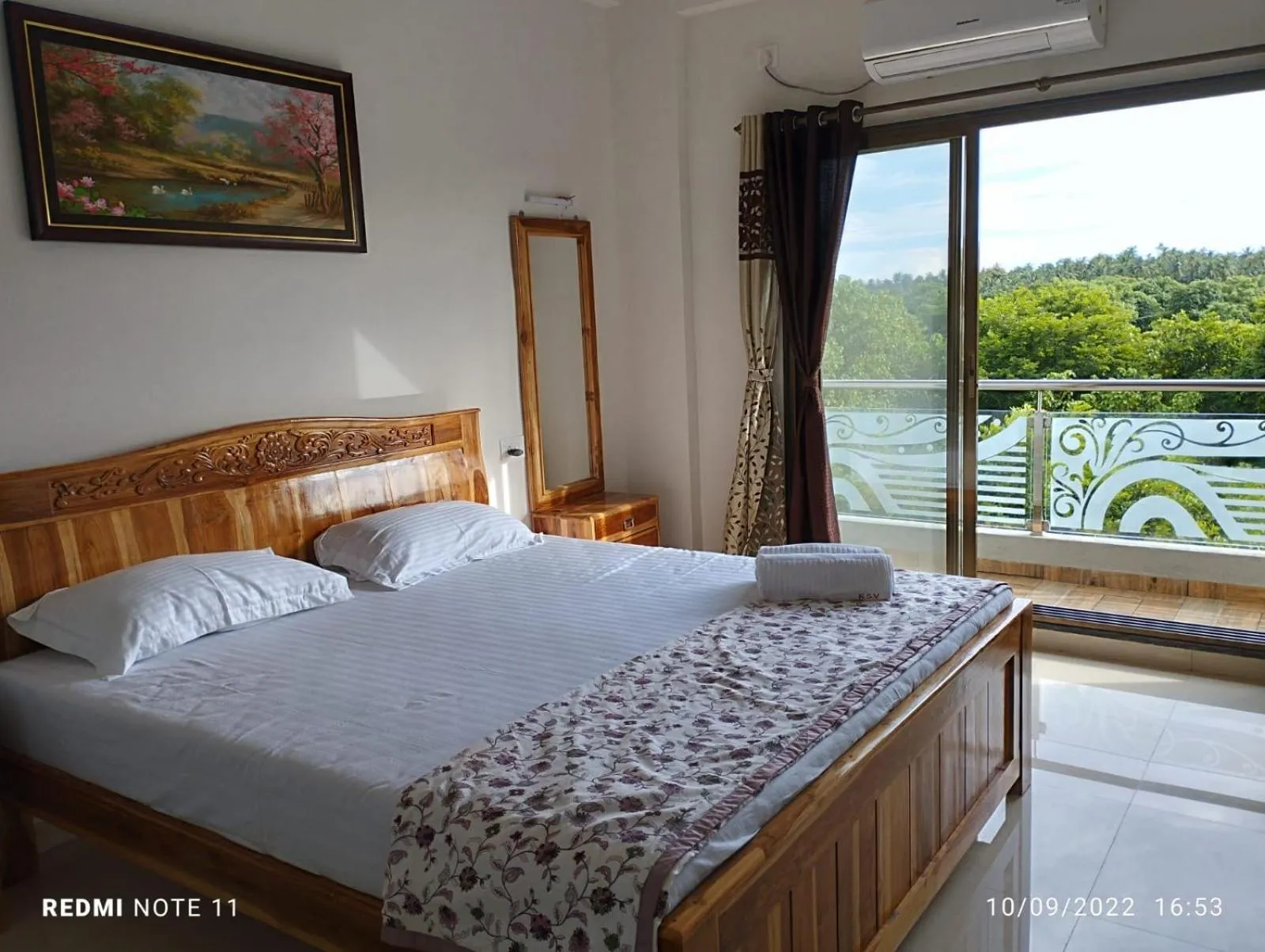 Bed in Hotel Kavijay Sea View