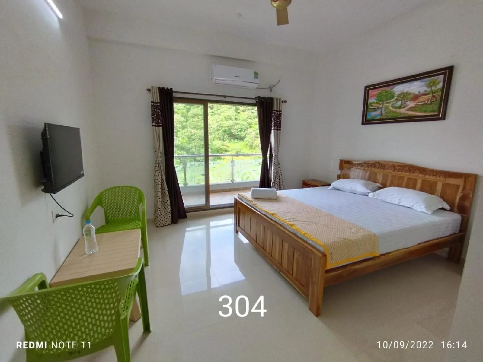Living room, Bed in Hotel Kavijay Sea View