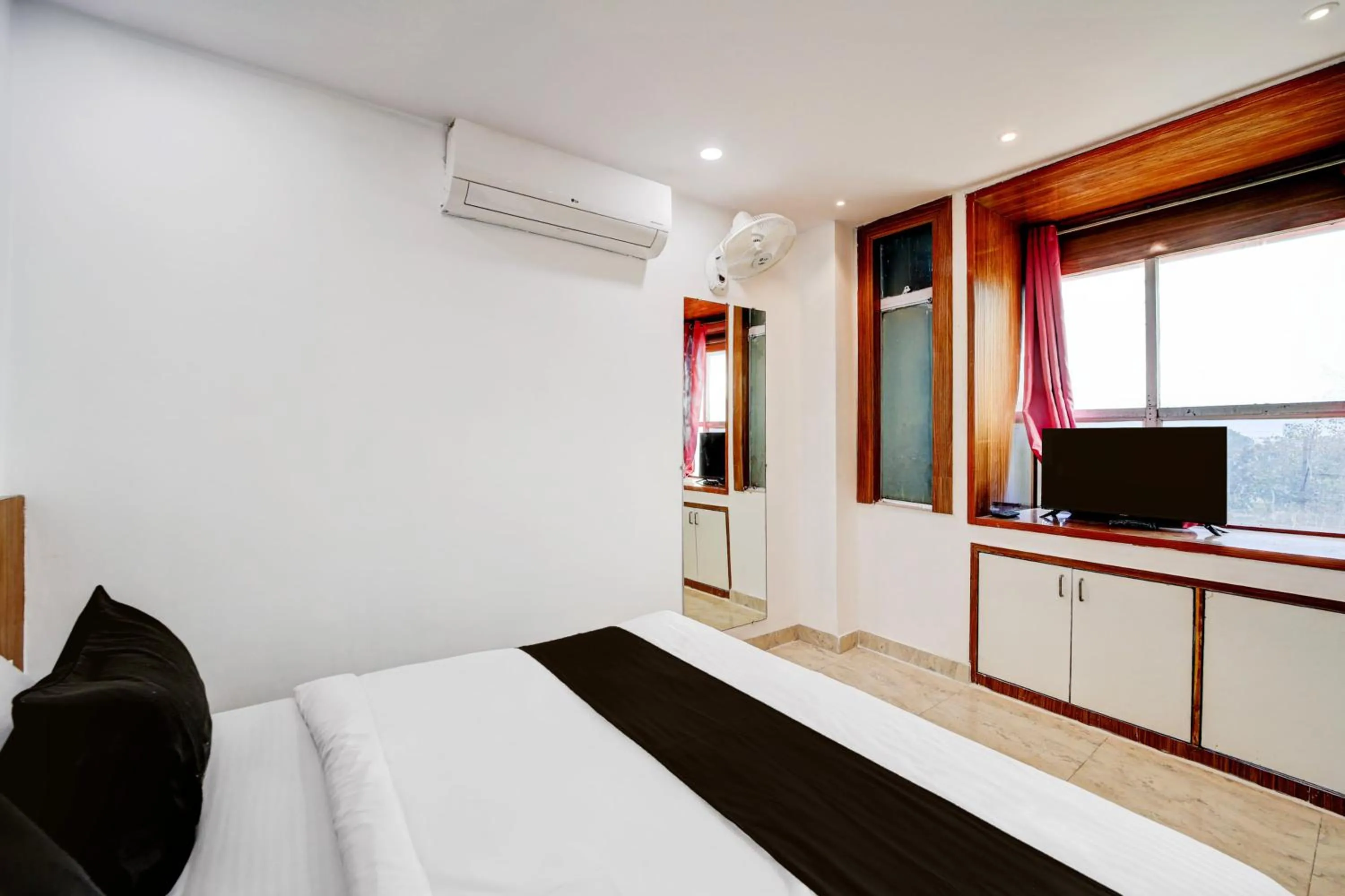 Bedroom, Bed in Collection O Rani Kamlapati Railway Station Formerly Silkroute Palace