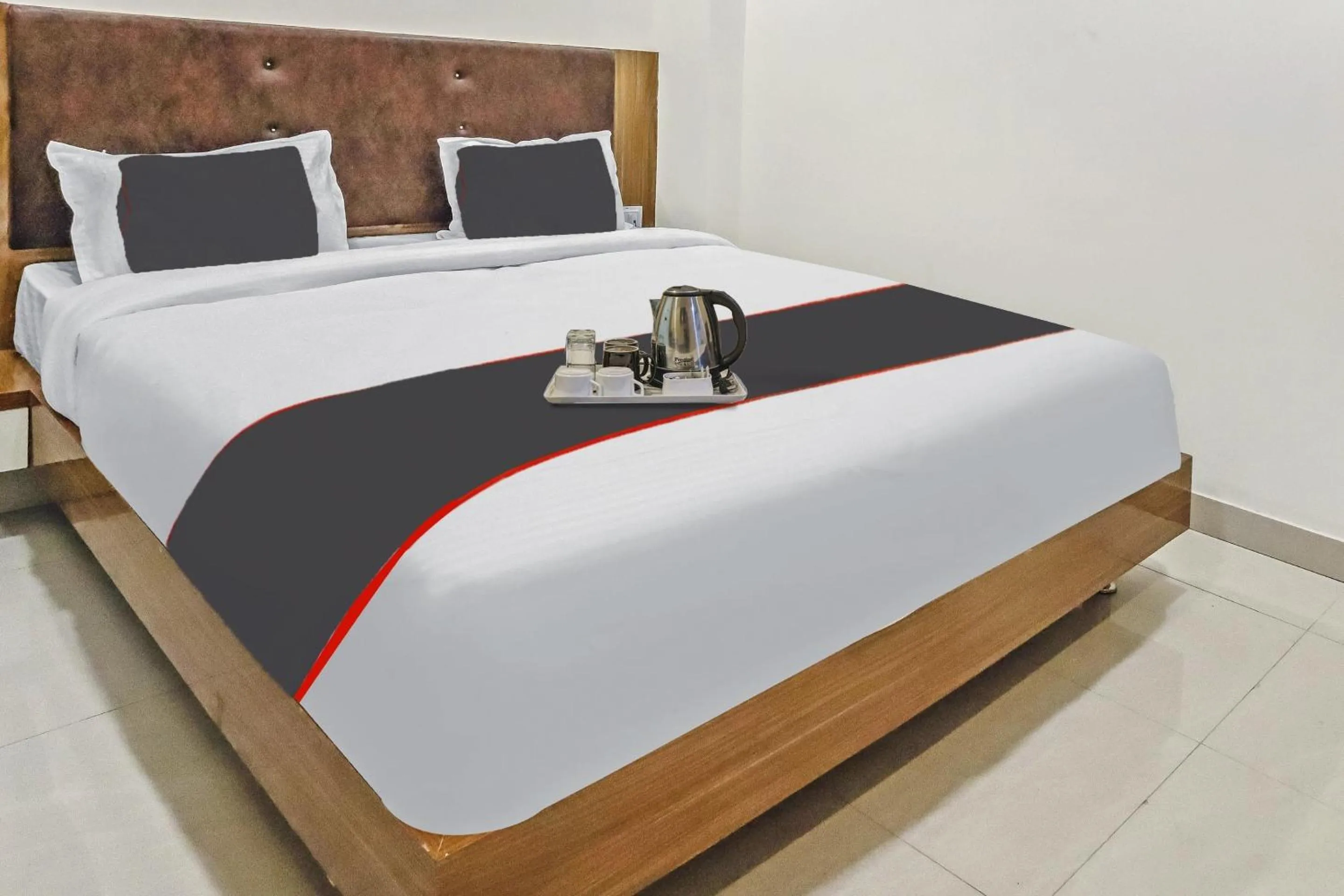 Bedroom, Bed in Capital O Silkroute Palaace