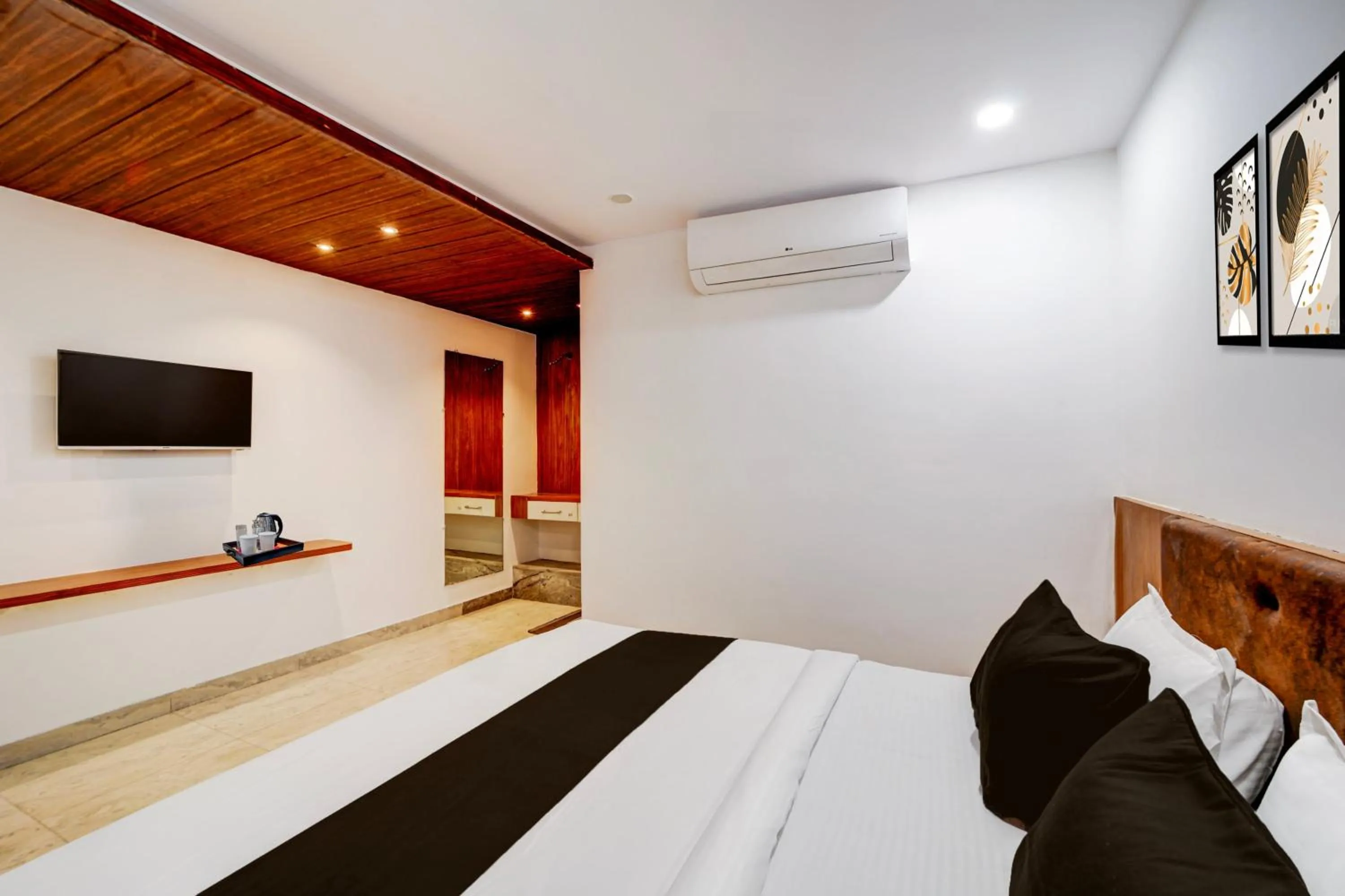 Bedroom, Bed in Collection O Rani Kamlapati Railway Station Formerly Silkroute Palace