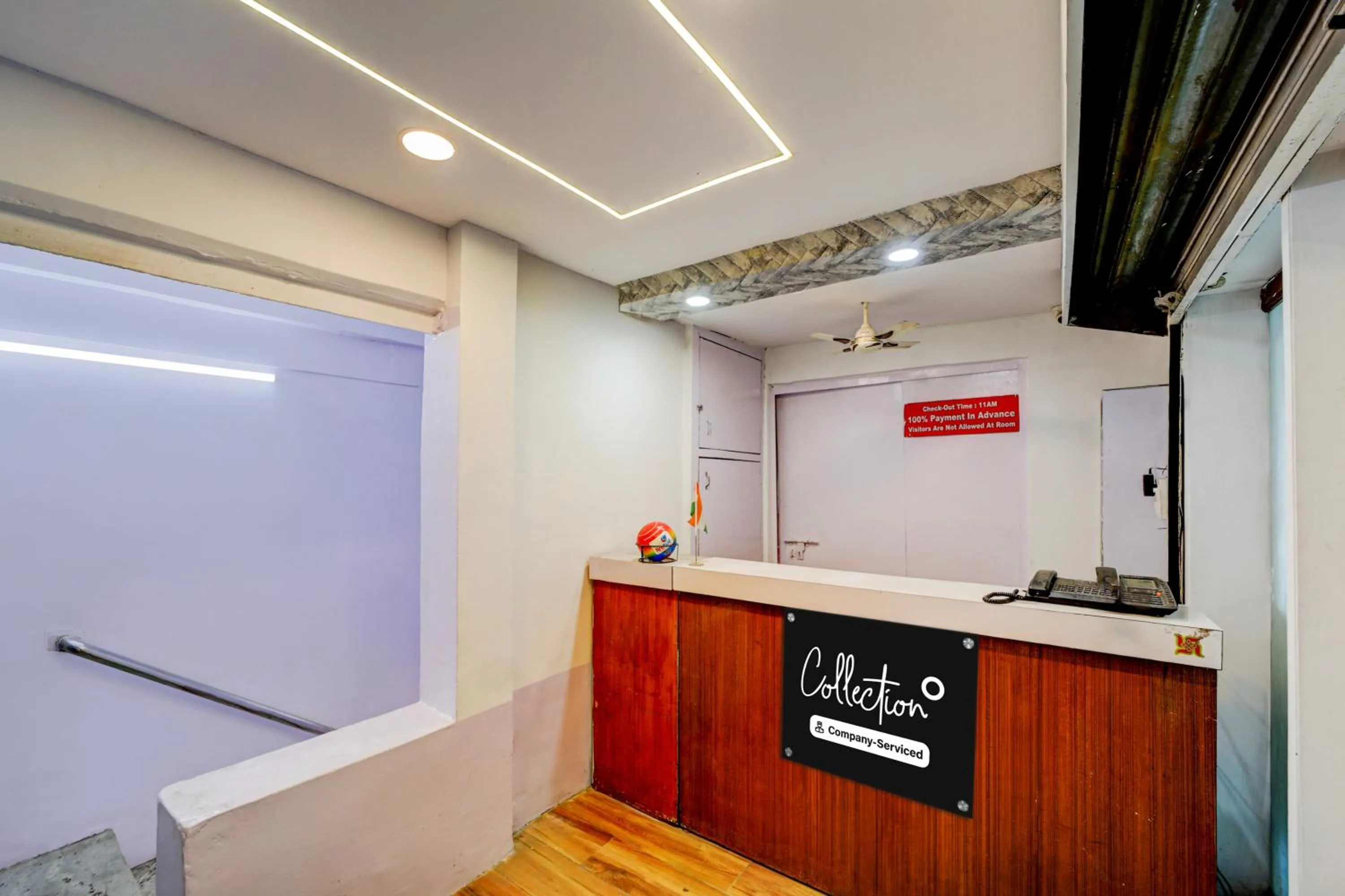 Lobby or reception in Collection O Rani Kamlapati Railway Station Formerly Silkroute Palace