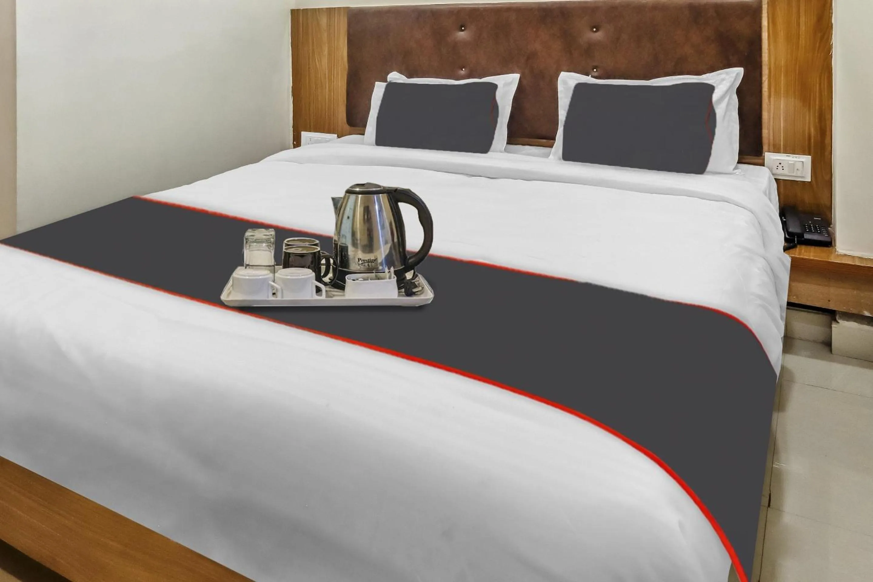 Bedroom, Bed in Capital O Silkroute Palaace