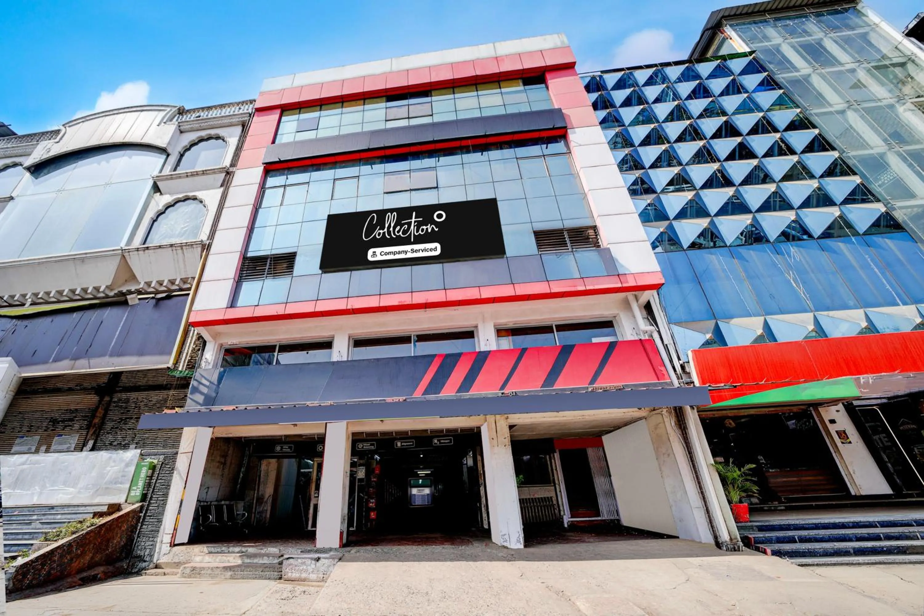 Facade/entrance in Collection O Rani Kamlapati Railway Station Formerly Silkroute Palace