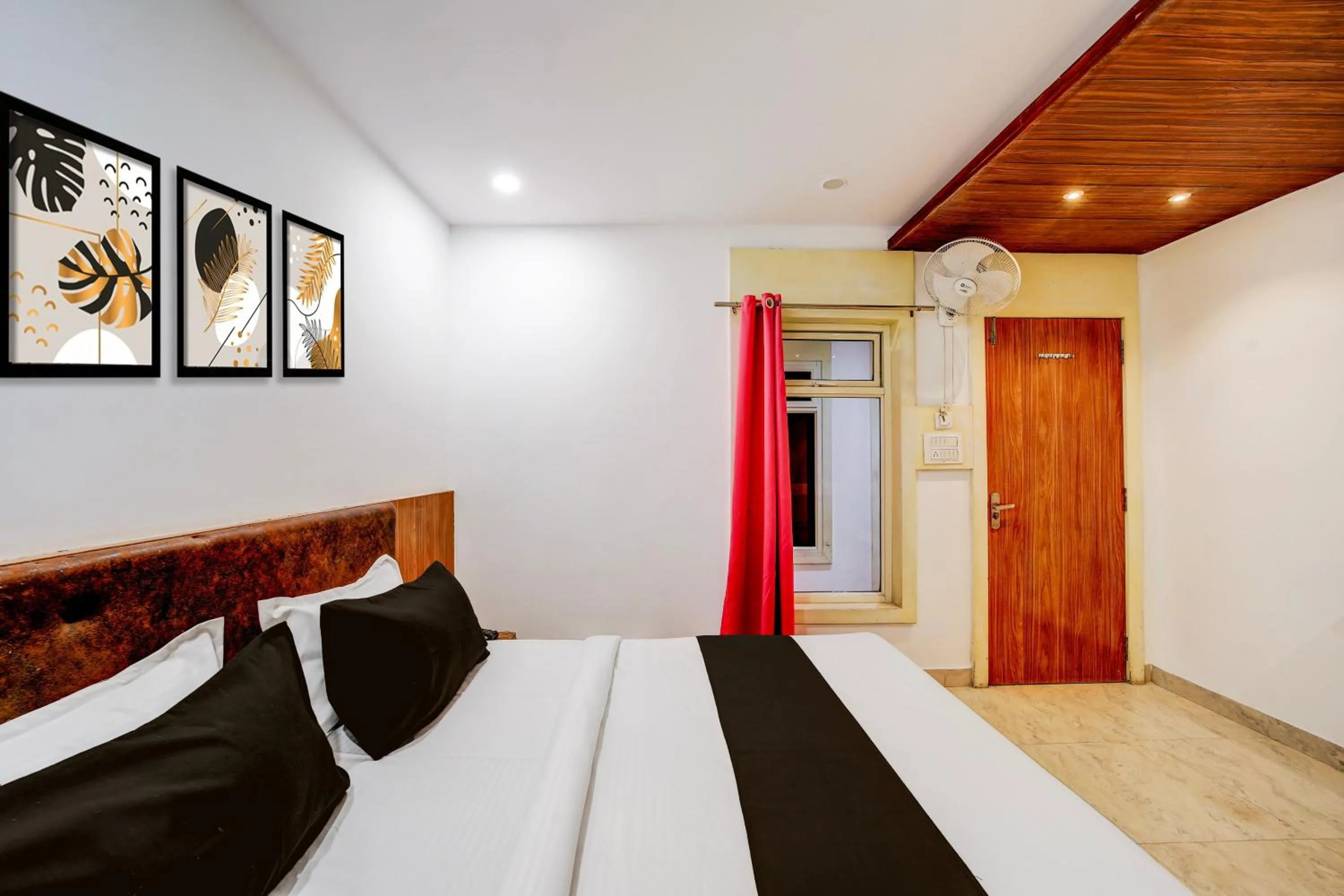 Bedroom in Collection O Rani Kamlapati Railway Station Formerly Silkroute Palace