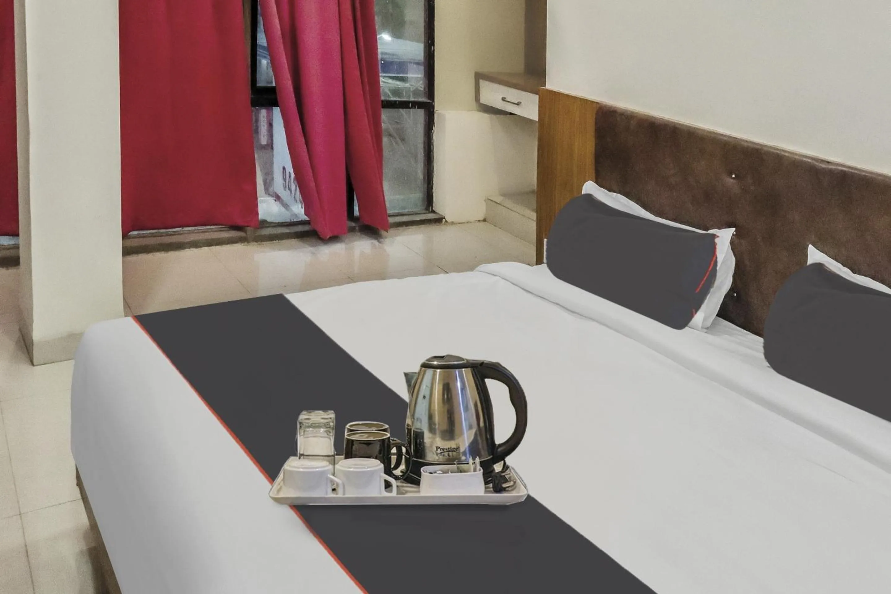 Bedroom, Bed in Capital O Silkroute Palaace