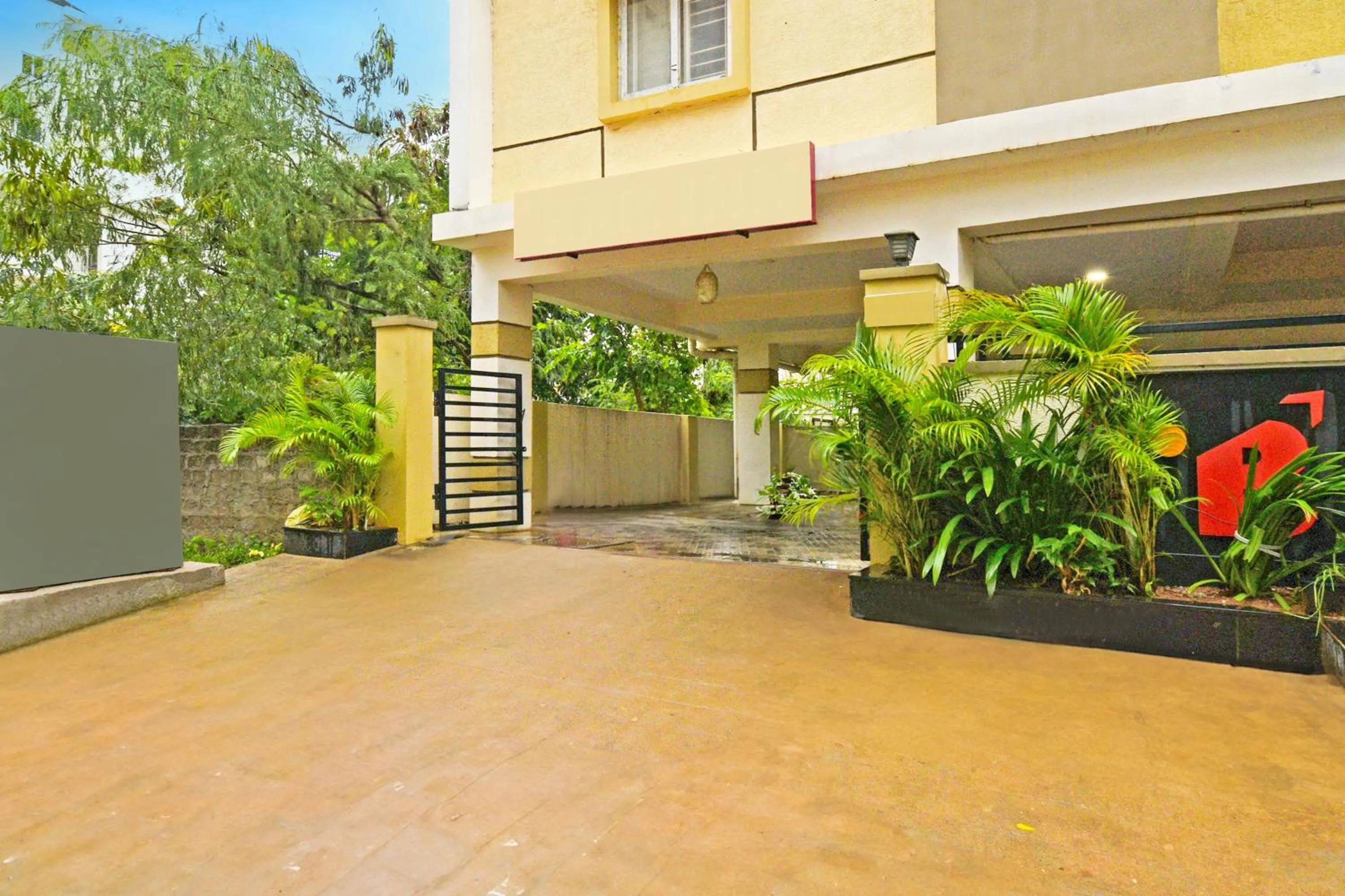 Facade/entrance in Super Townhouse Kondapur Near Botanical Garden Formerly RRR Inn