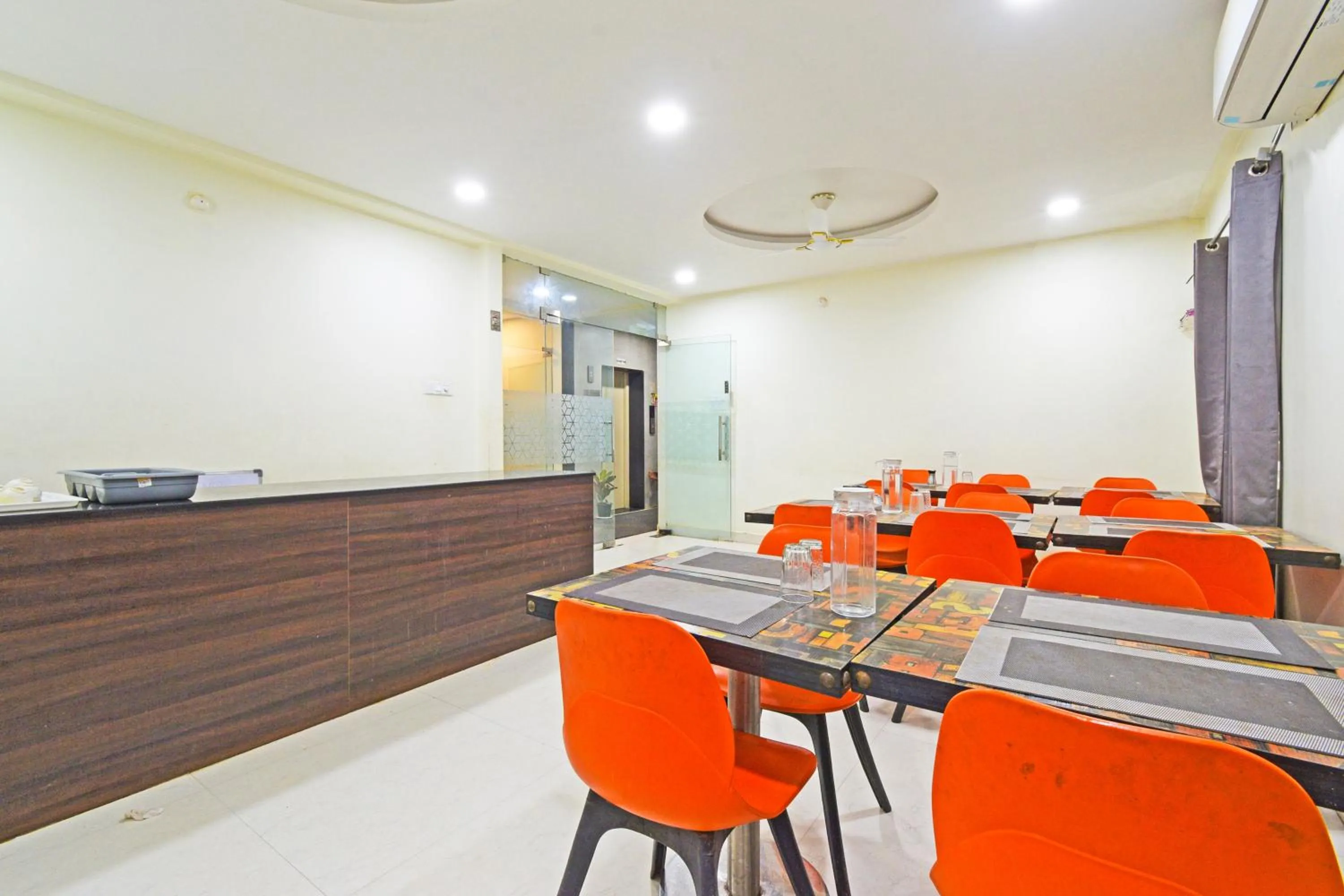 Restaurant/places to eat in Super Townhouse Kondapur Near Botanical Garden Formerly RRR Inn
