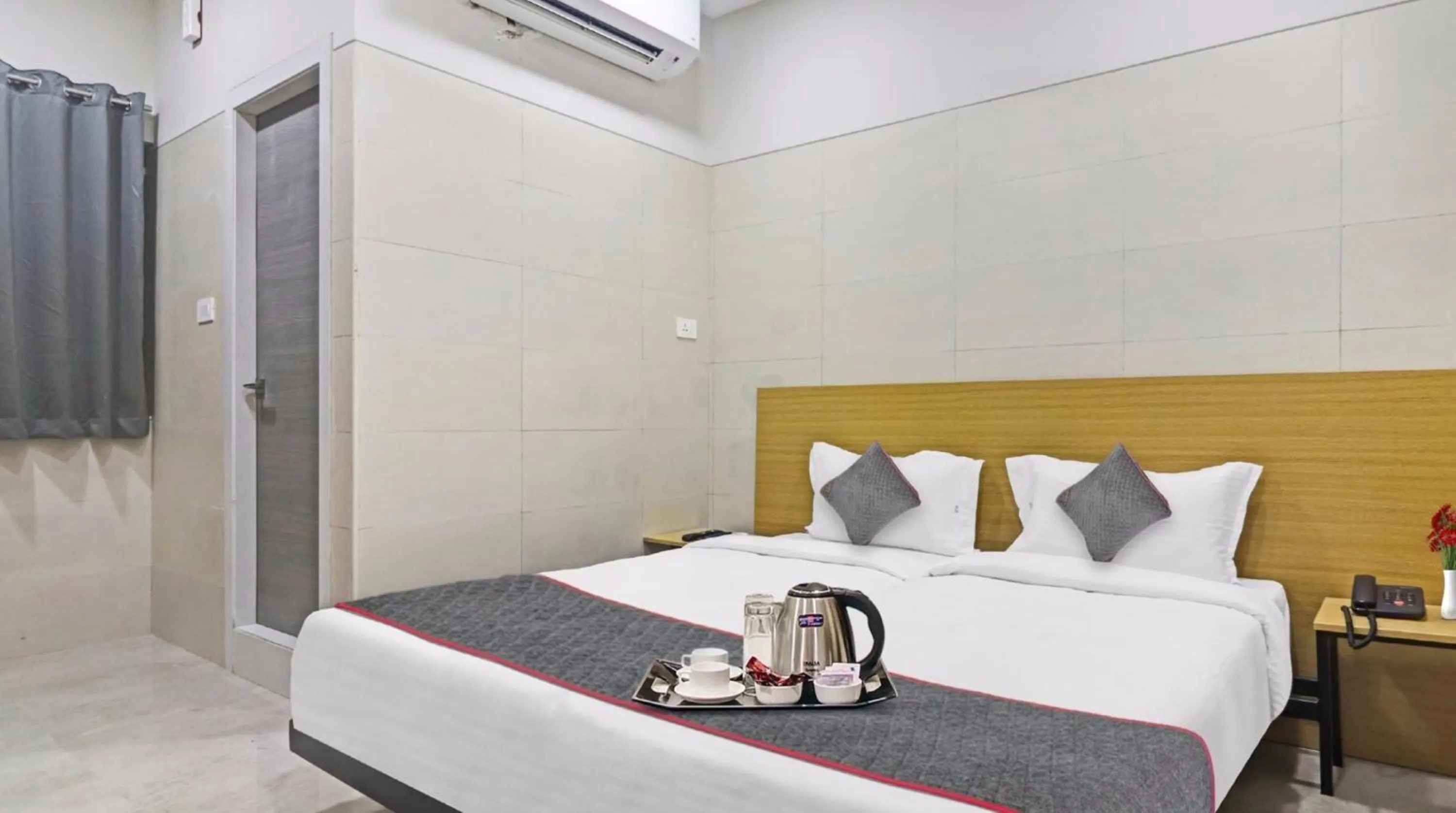 Bedroom, Bed in Townhouse Ameerpet