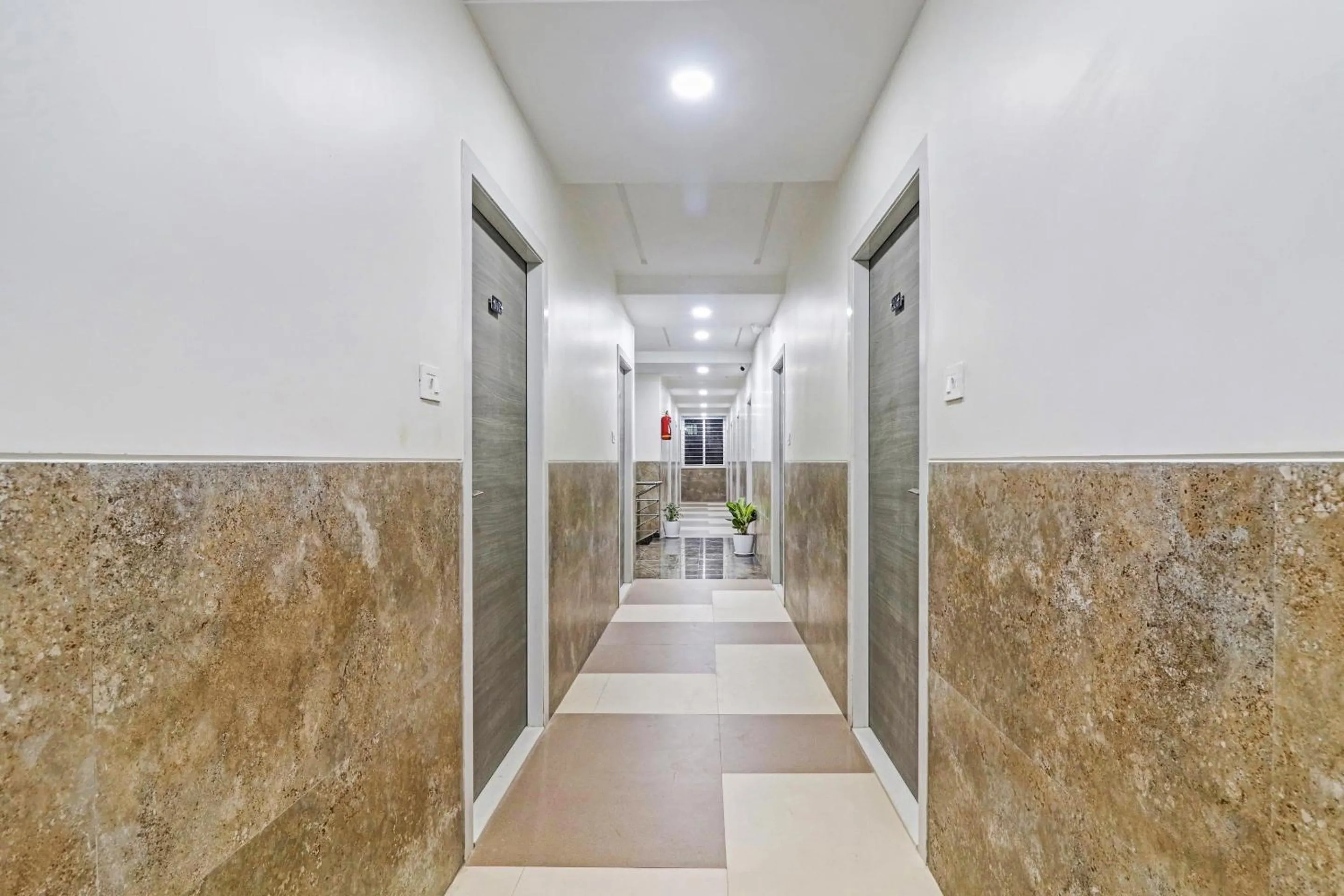 Lobby or reception in Townhouse Ameerpet