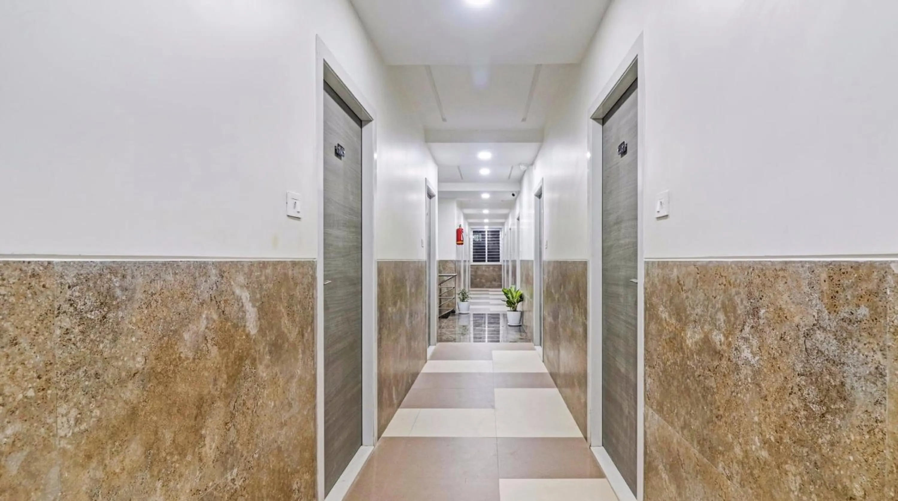 Lobby or reception in Townhouse Ameerpet