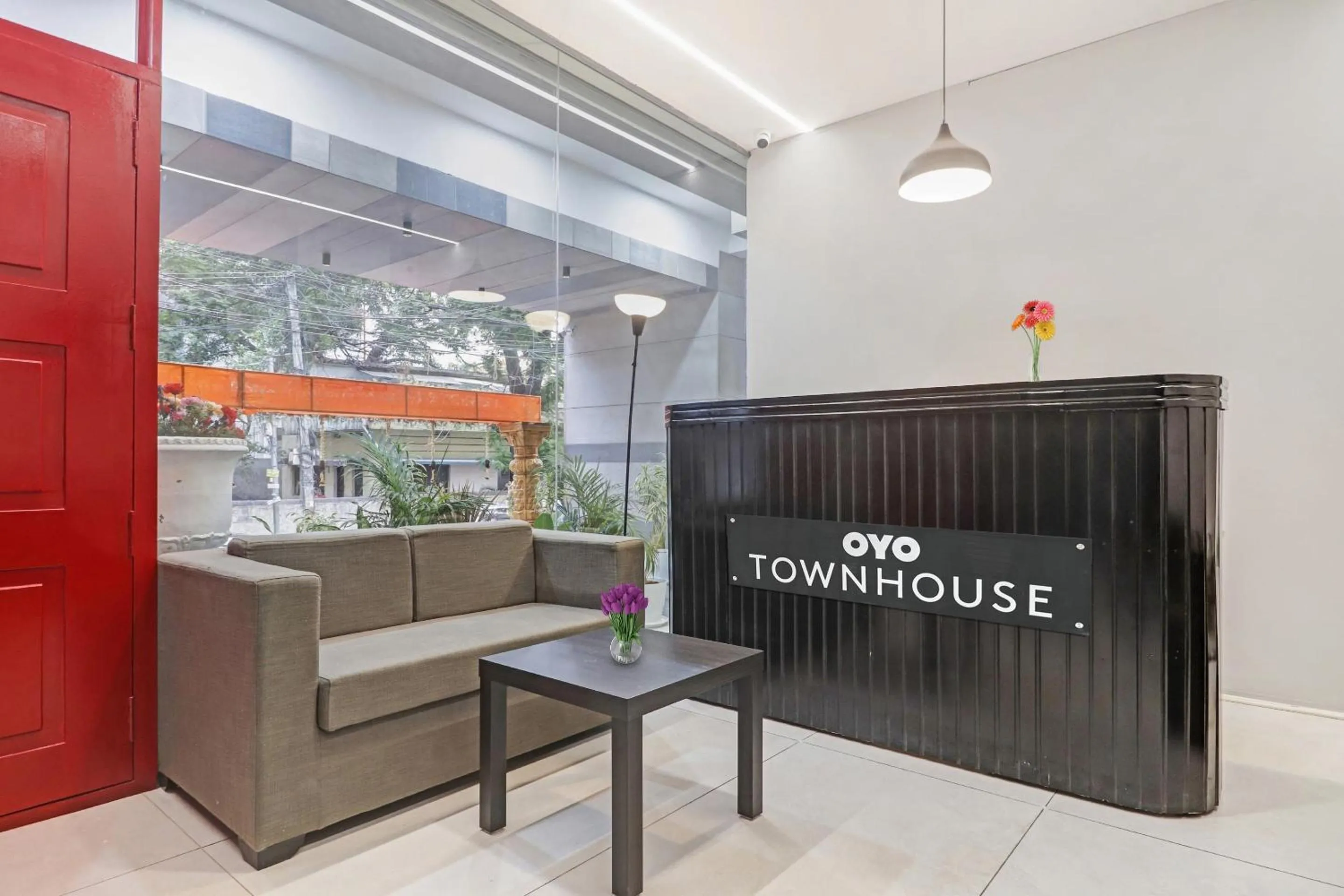 Lobby or reception in Townhouse Ameerpet