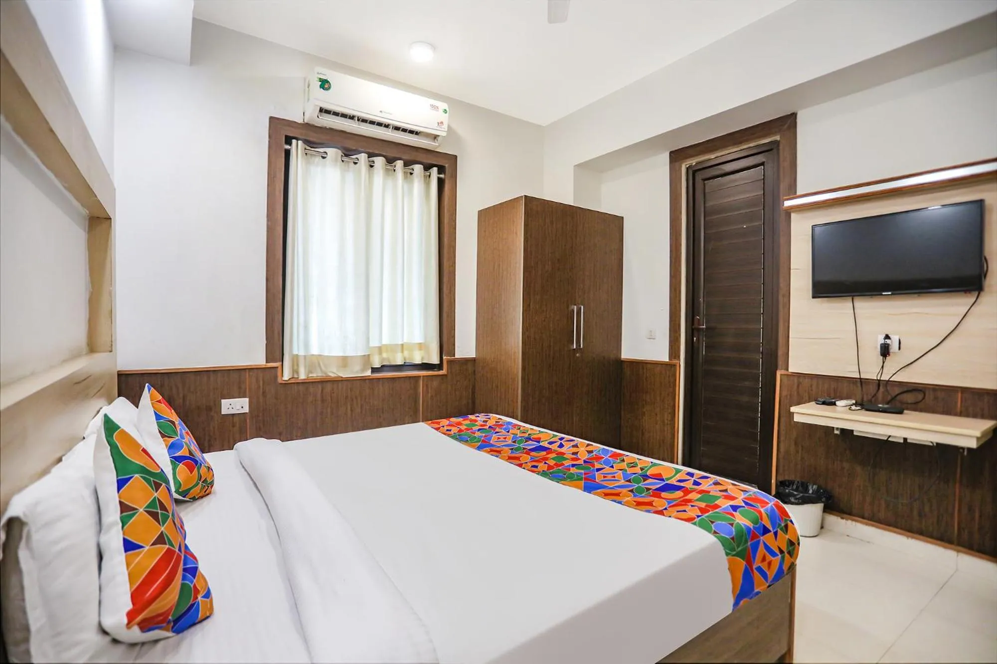 TV and multimedia, Bed in FabHotel The Horizon