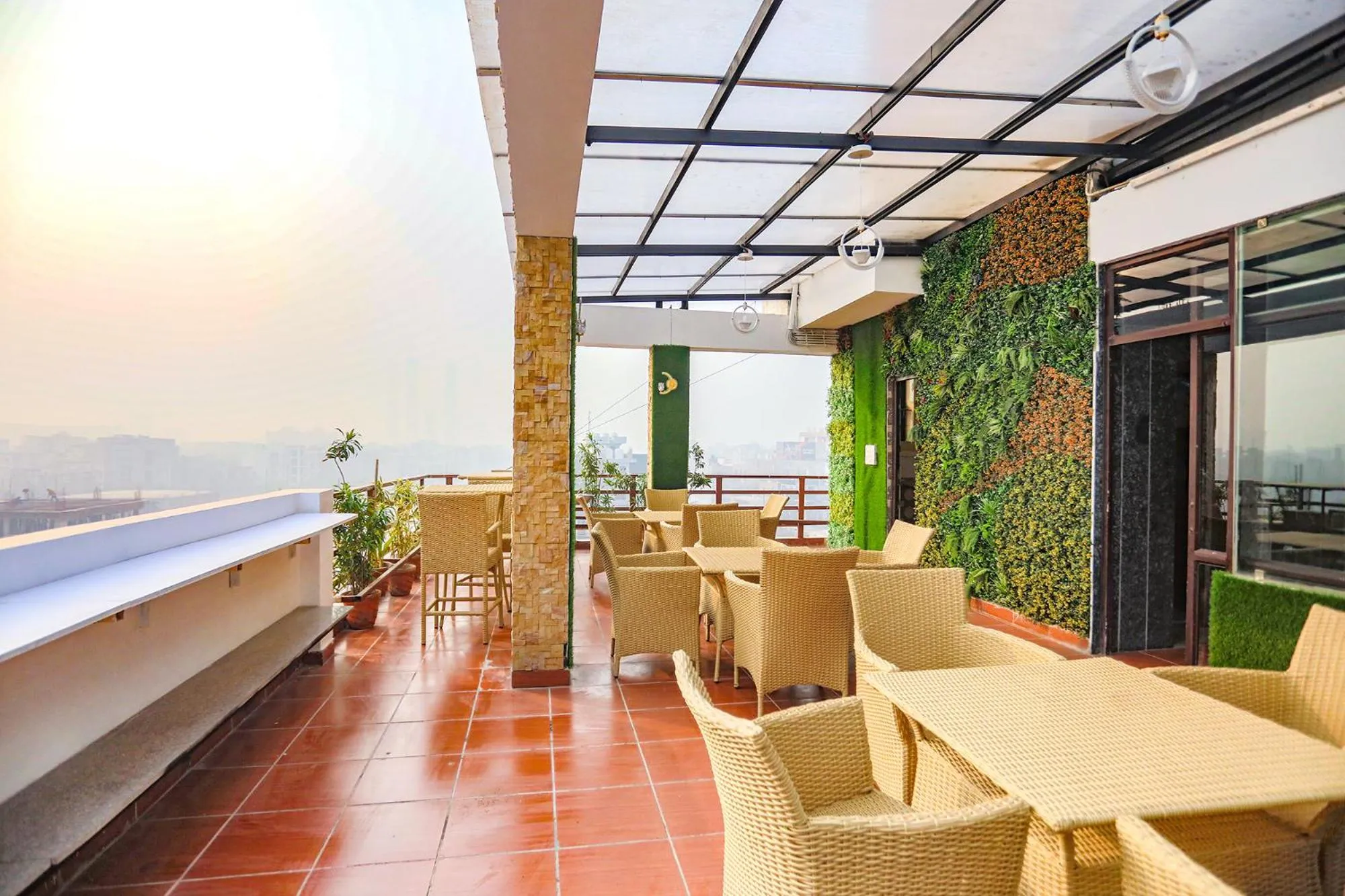 Restaurant/places to eat in FabHotel The Horizon