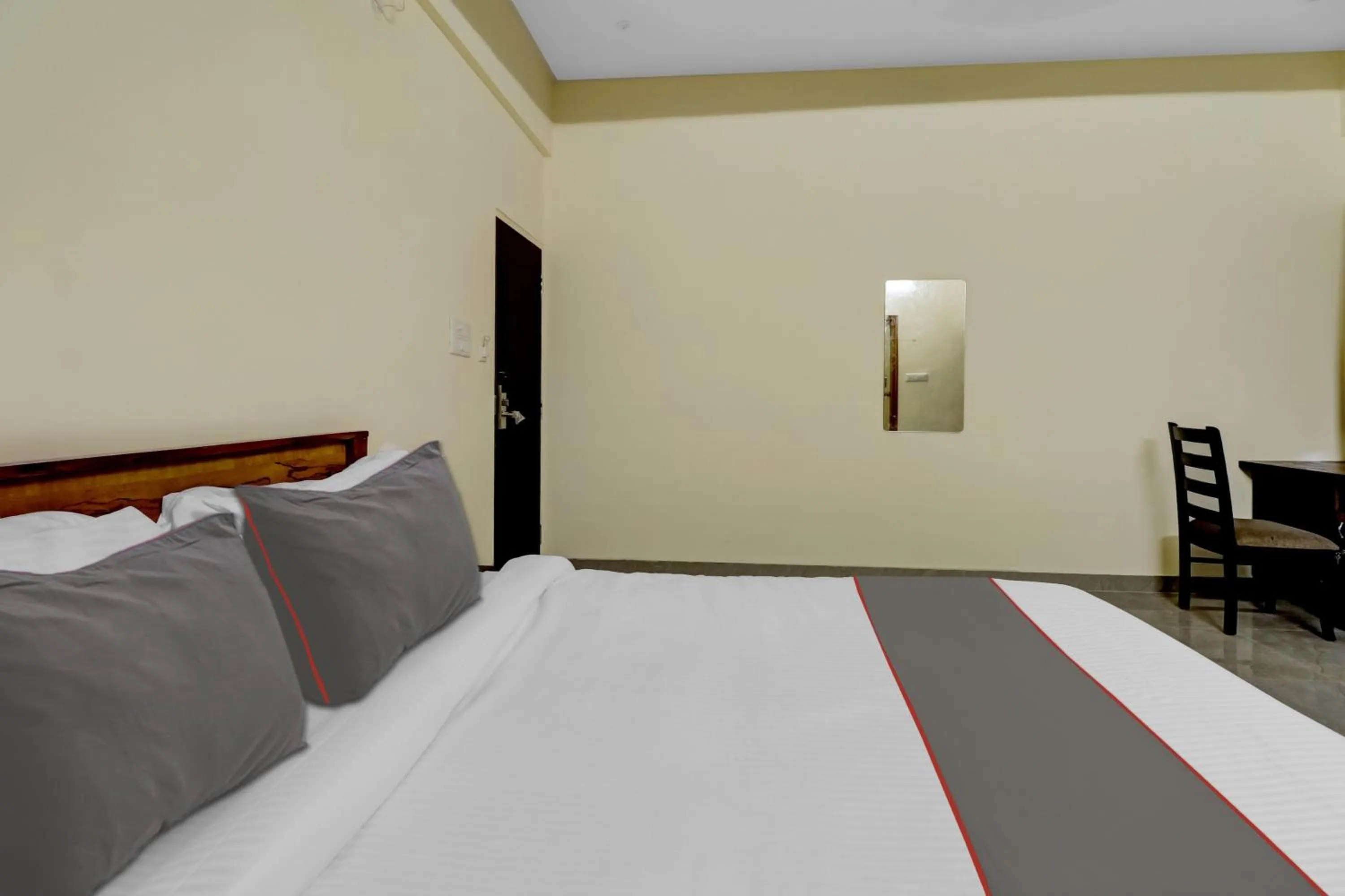 Bedroom, Bed in Hotel O Manyata Palace