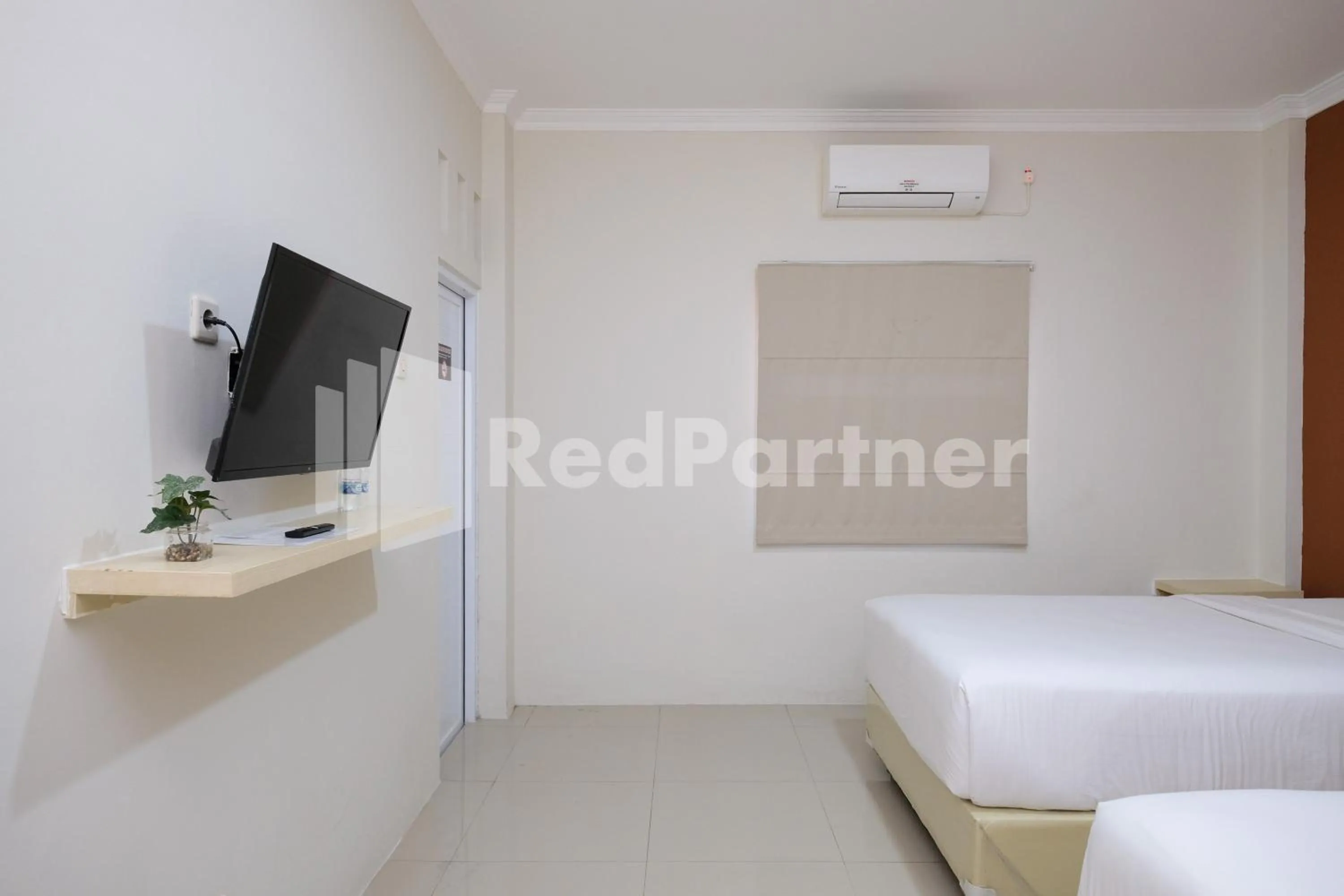 Bedroom, Bed in Hotel Andono near YIA Mitra RedDoorz