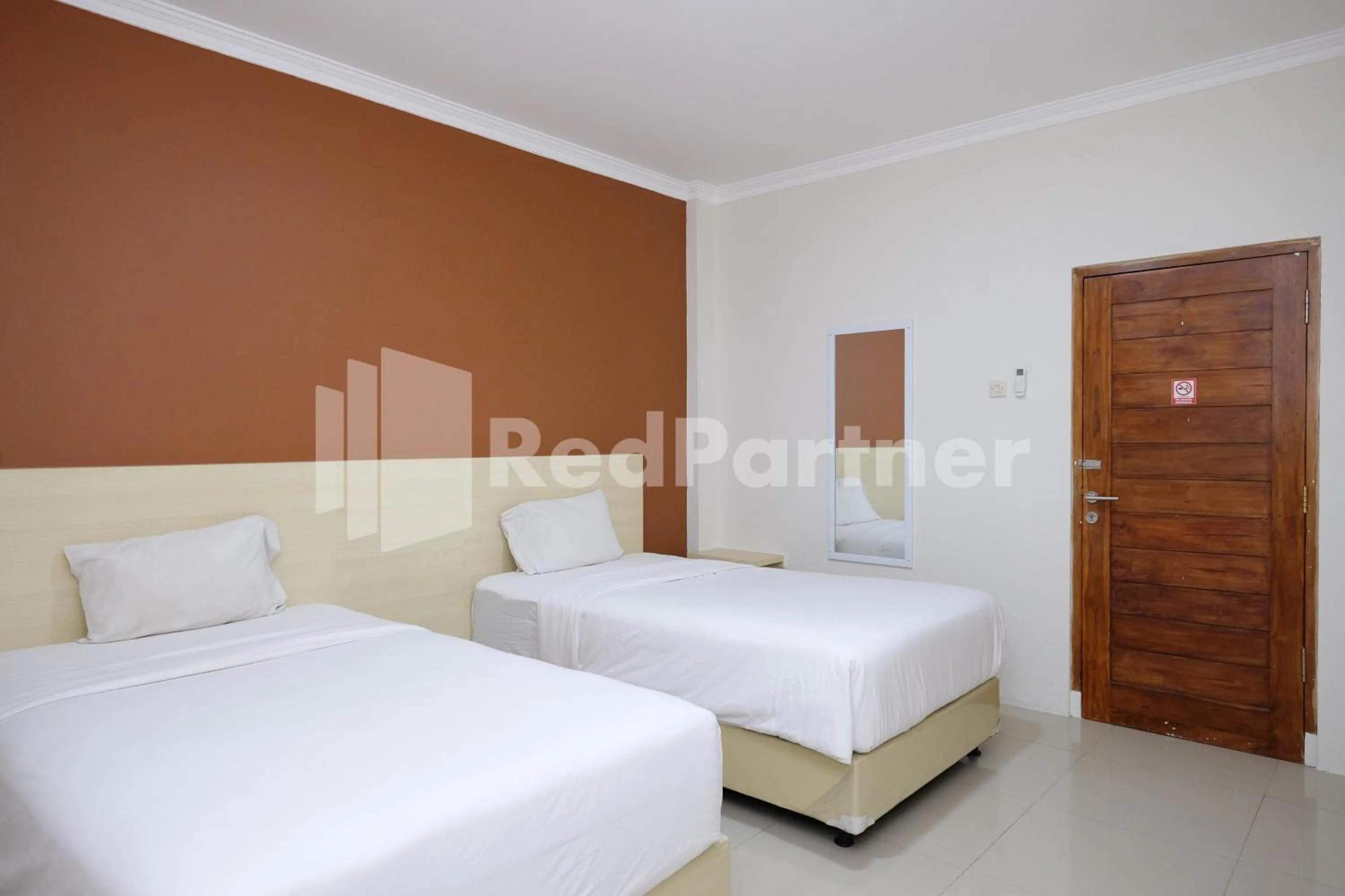 Bedroom, Bed in Hotel Andono near YIA Mitra RedDoorz