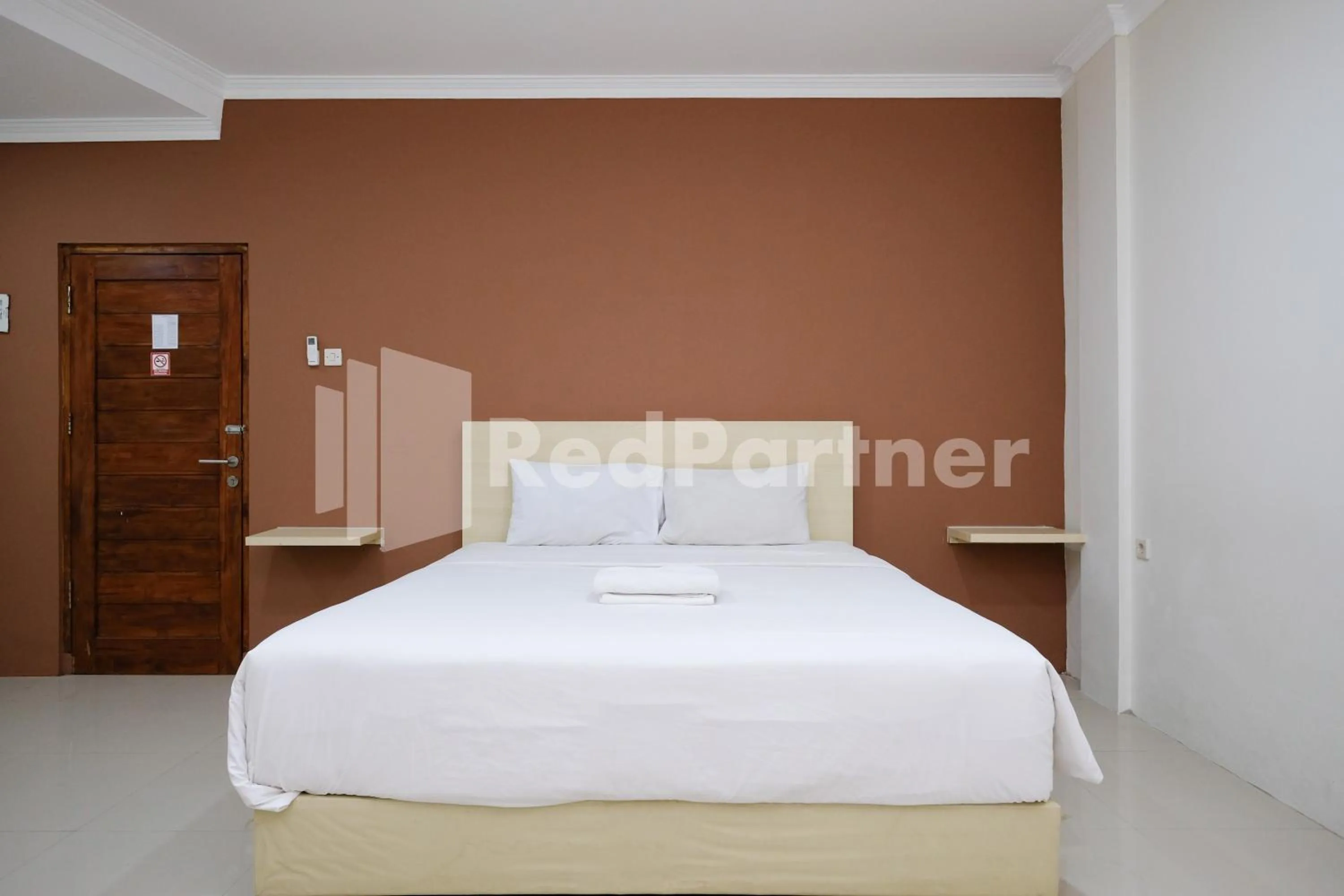 Bedroom, Bed in Hotel Andono near YIA Mitra RedDoorz