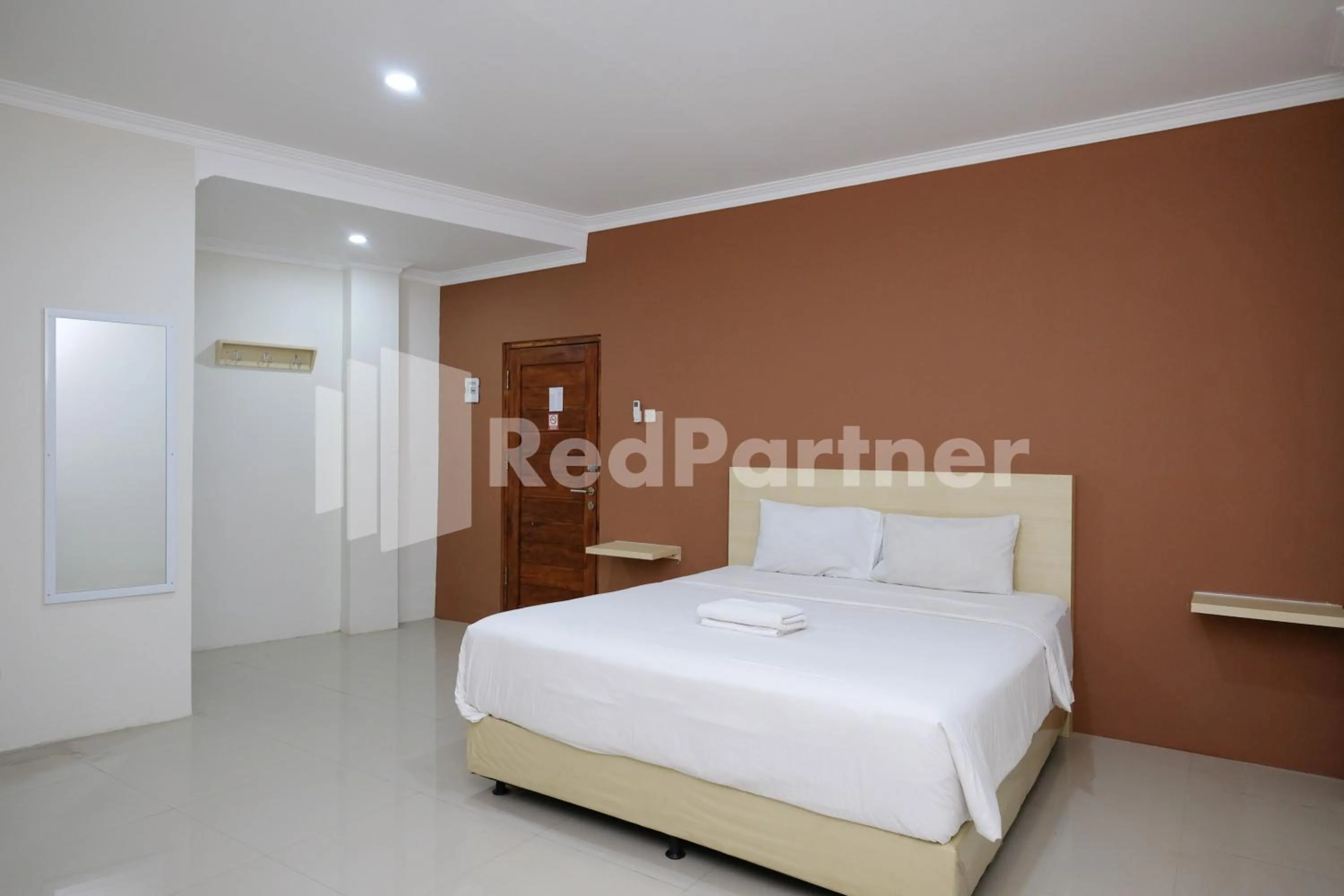 Bedroom, Bed in Hotel Andono near YIA Mitra RedDoorz
