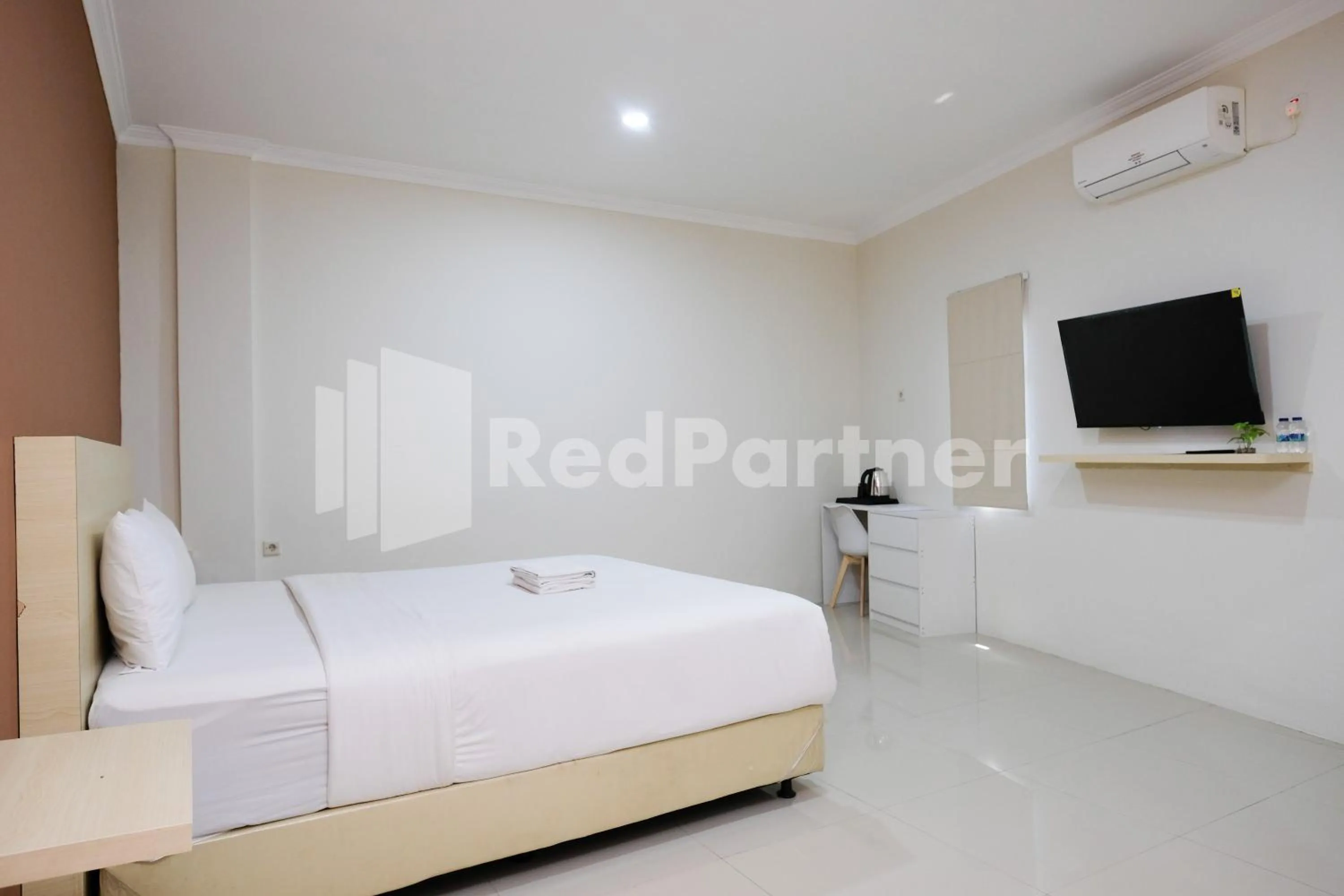 Bedroom, Bed in Hotel Andono near YIA Mitra RedDoorz