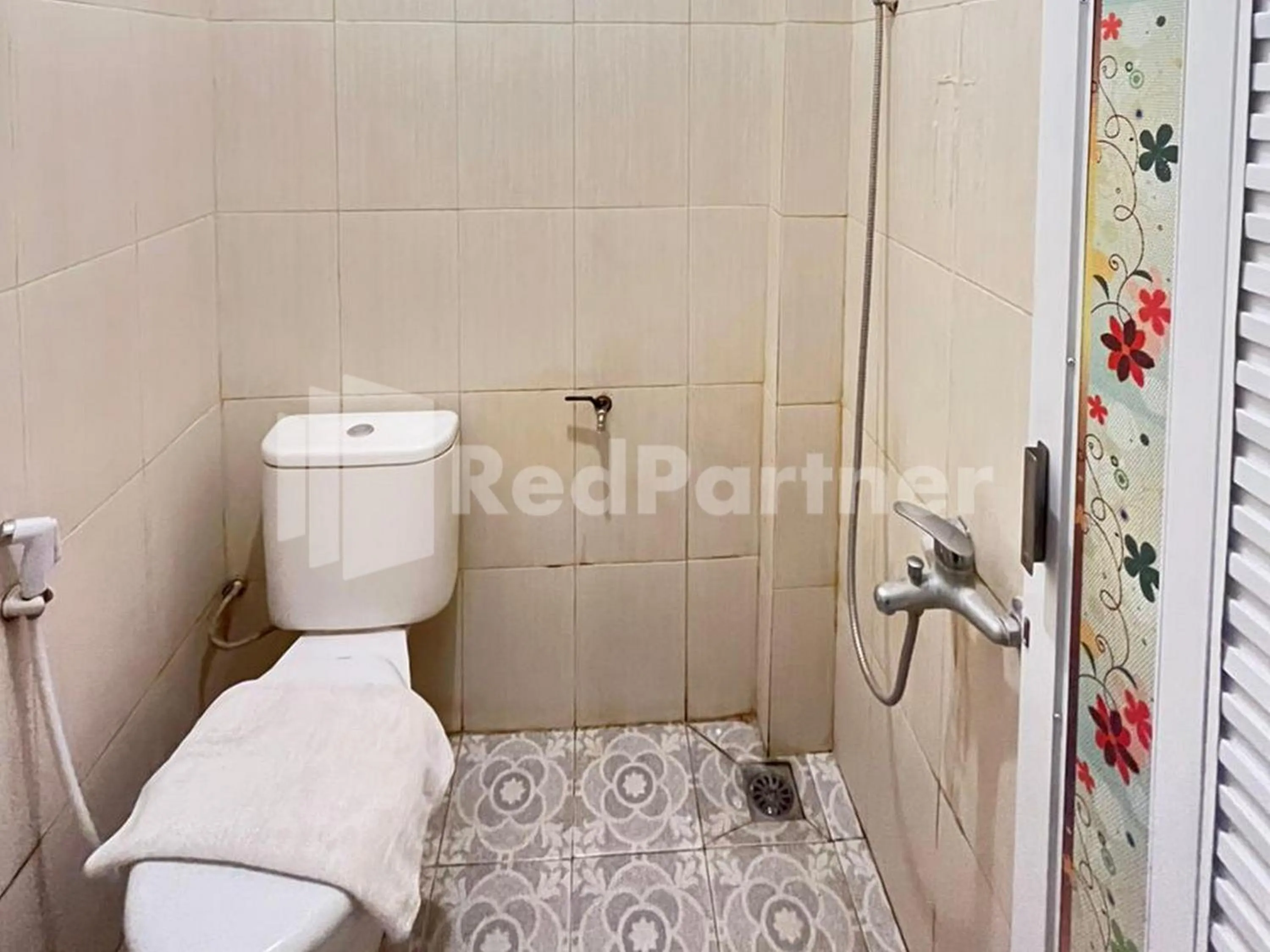 Bathroom in Hotel Andono near YIA Mitra RedDoorz