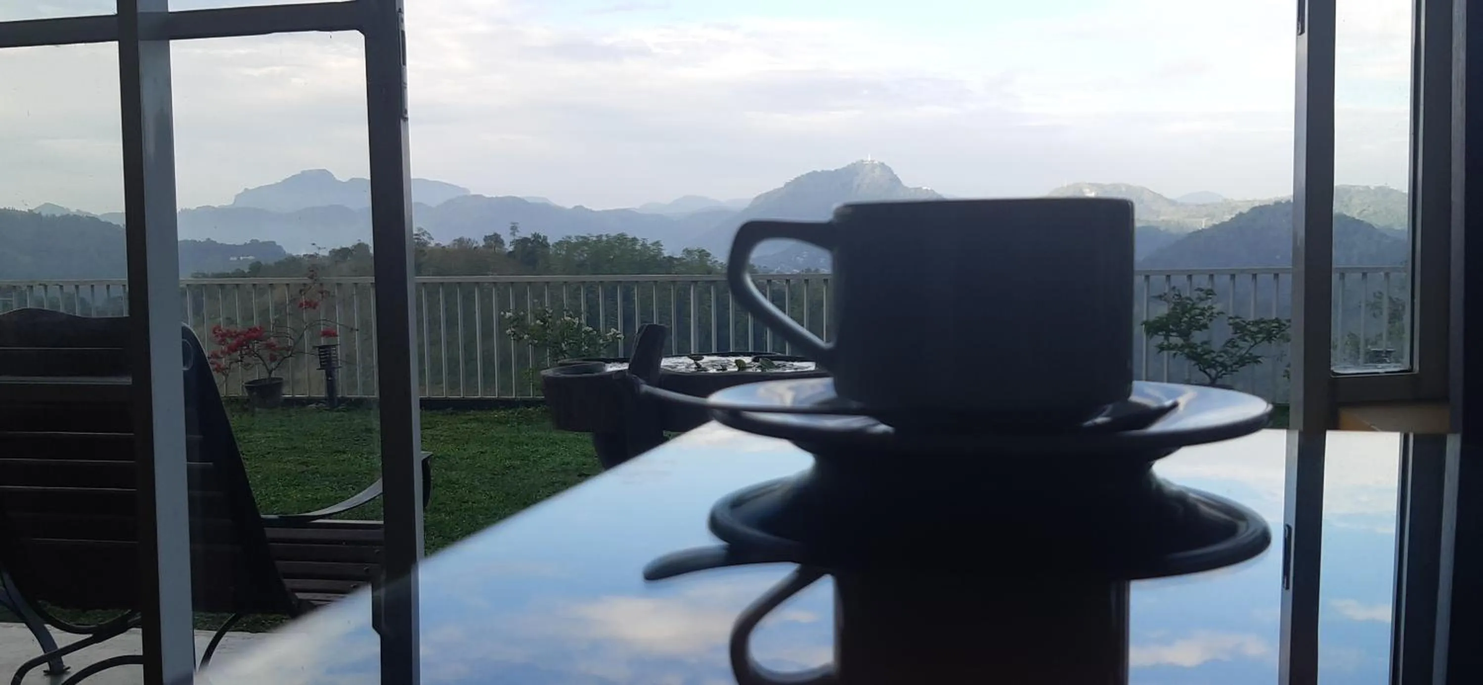 Restaurant/places to eat in Sky Lodge