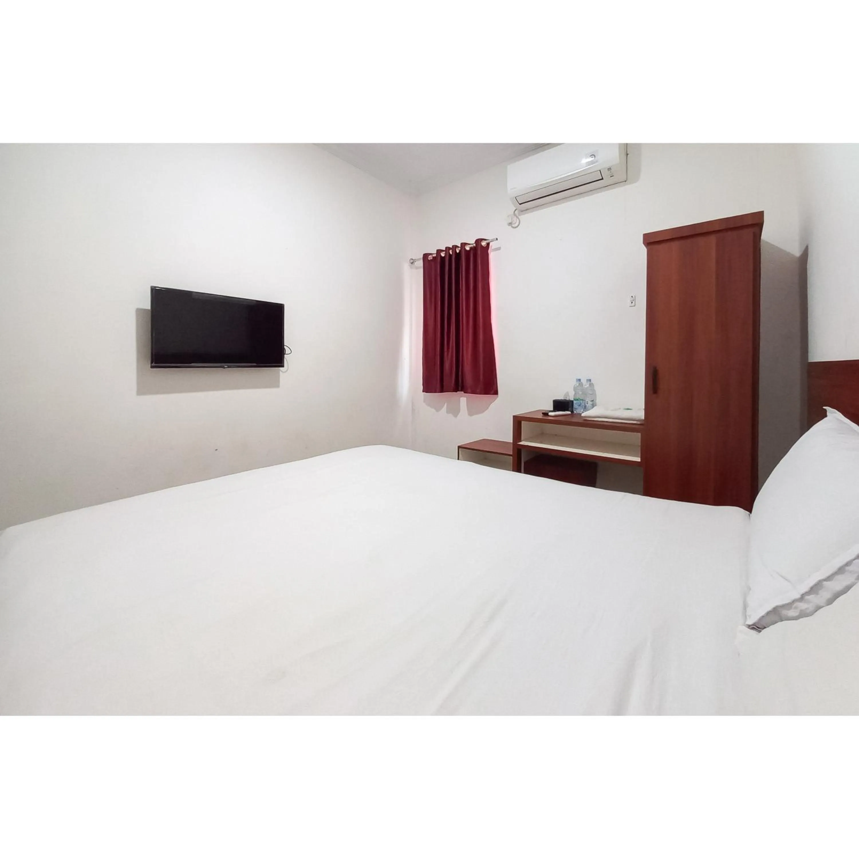 Bedroom, Bed in RedDoorz near Terminal Roro Bandar Sri Junjungan