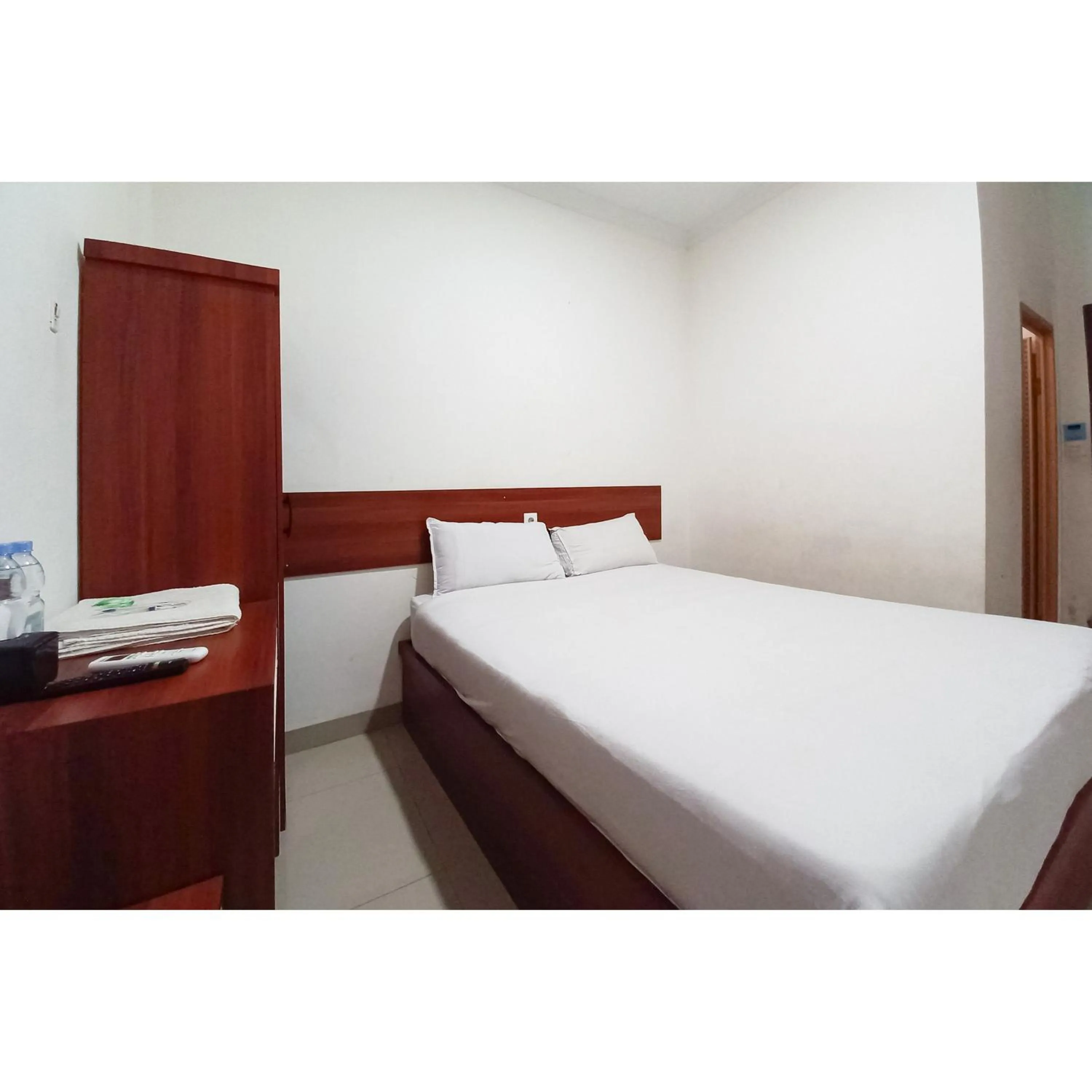 Bedroom, Bed in RedDoorz near Terminal Roro Bandar Sri Junjungan