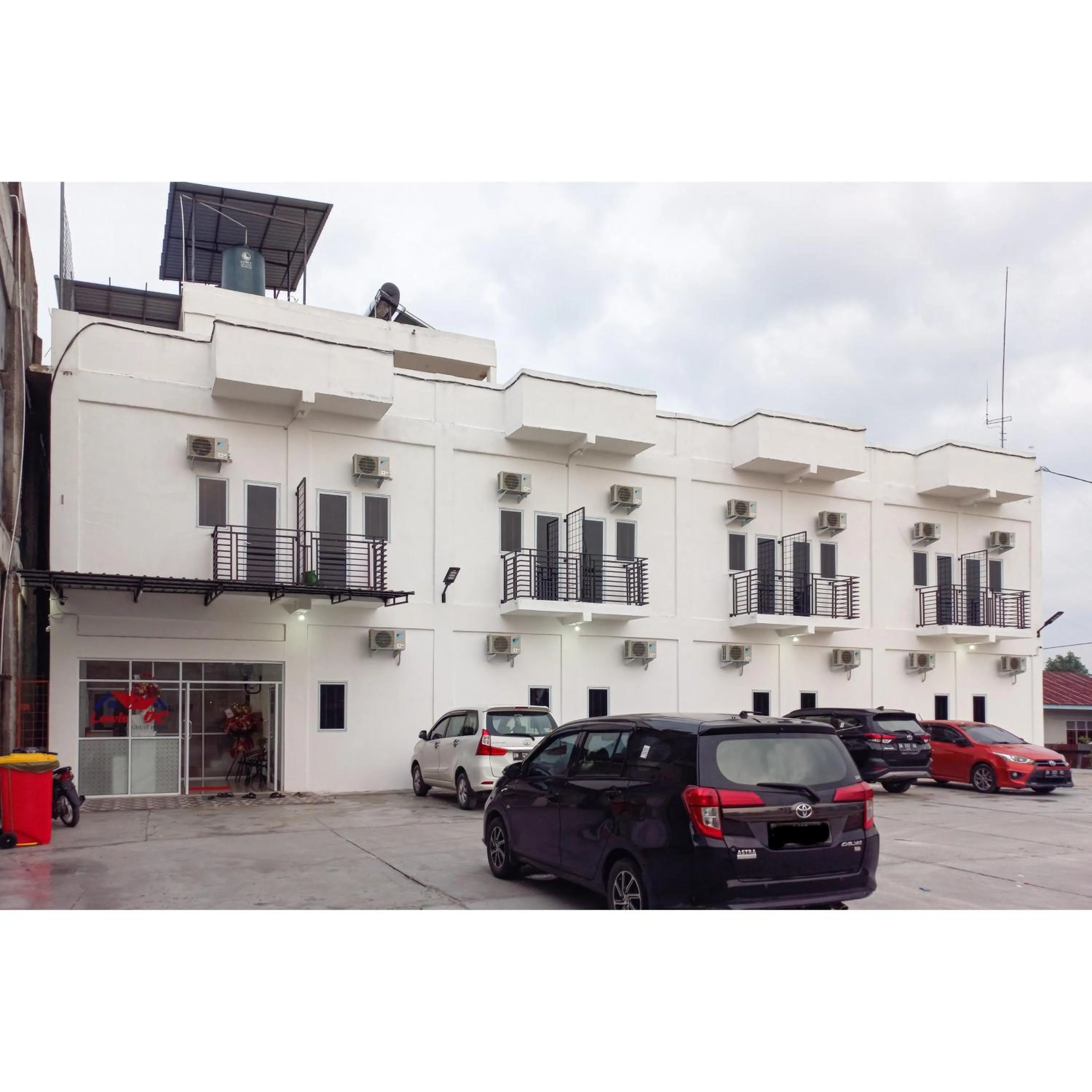Facade/entrance in RedDoorz near Terminal Roro Bandar Sri Junjungan