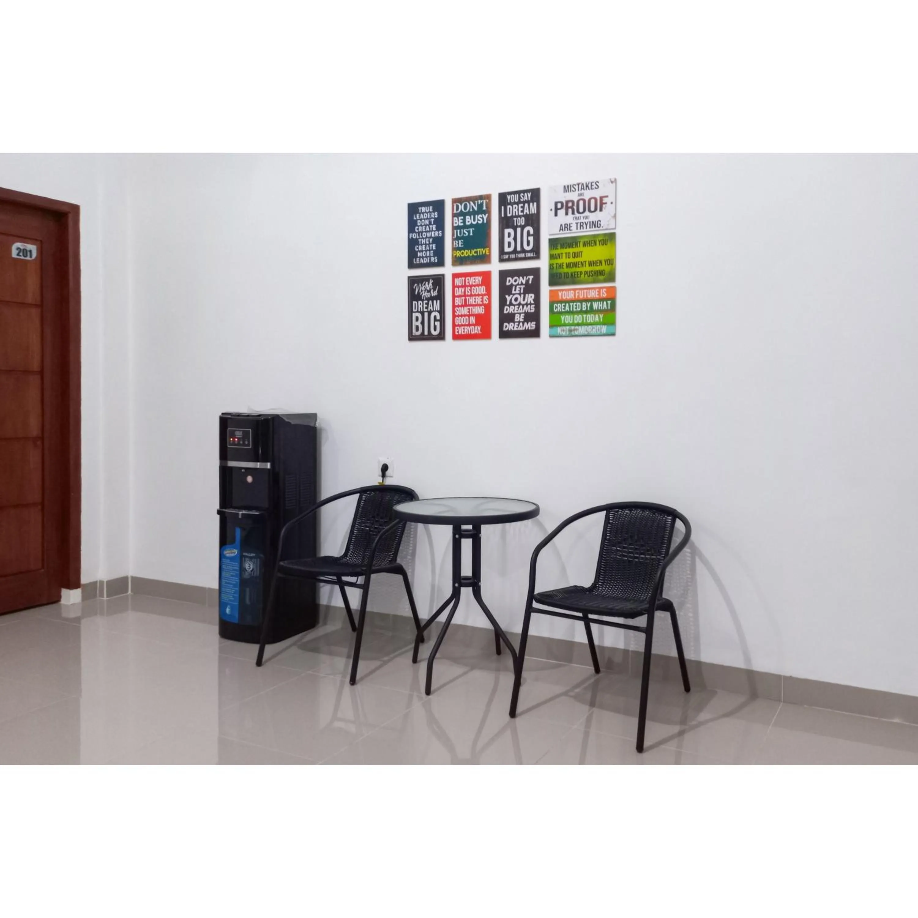 Seating area in RedDoorz near Terminal Roro Bandar Sri Junjungan