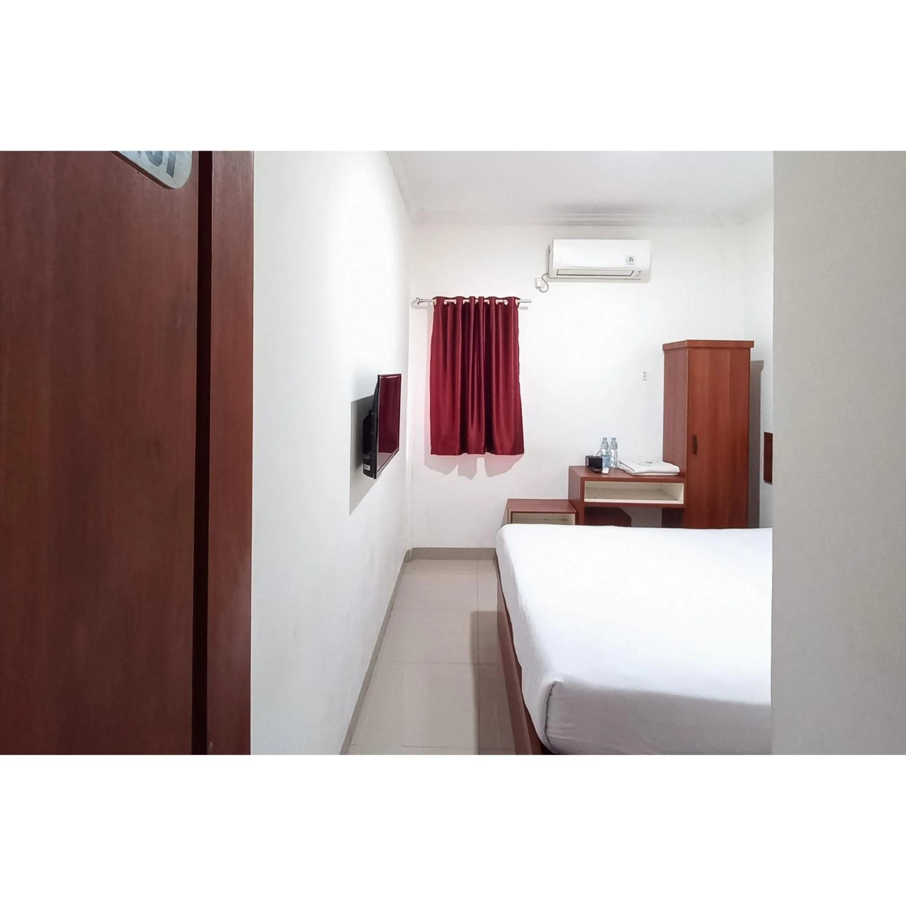 Bedroom, Bed in RedDoorz near Terminal Roro Bandar Sri Junjungan