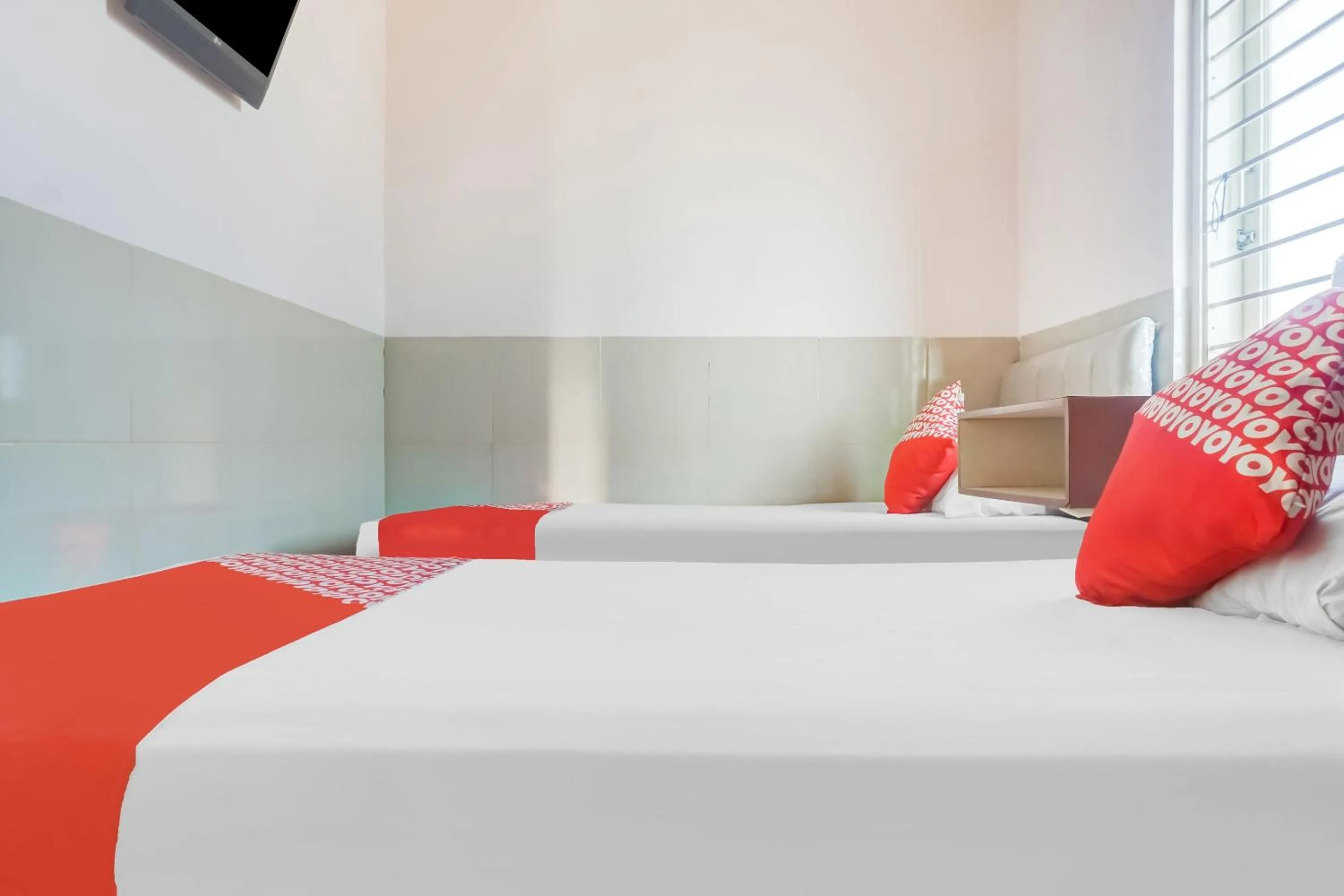 Bedroom, Bed in OYO 91316 Hh Guest House Makassar