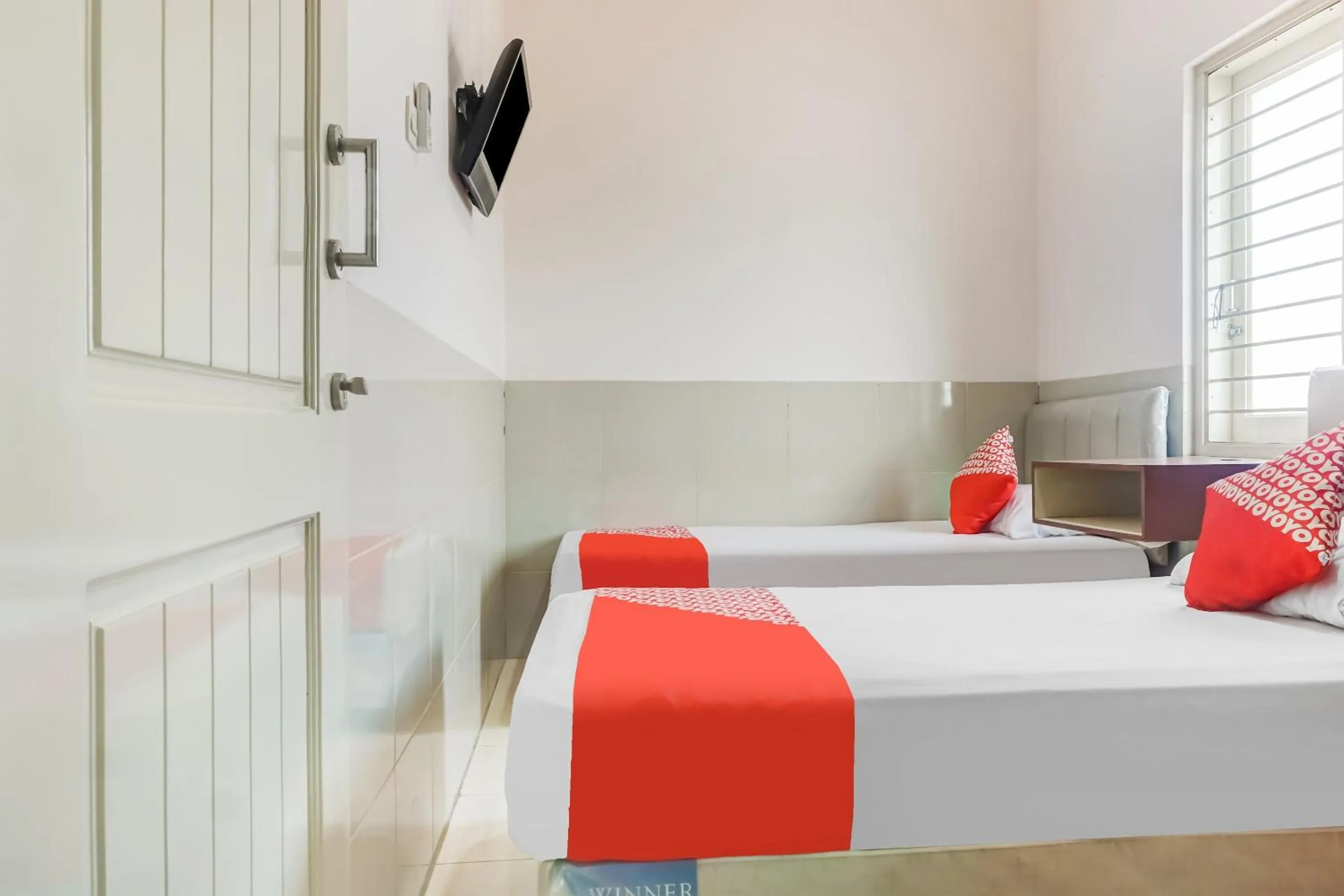 Bedroom, Bed in OYO 91316 Hh Guest House Makassar