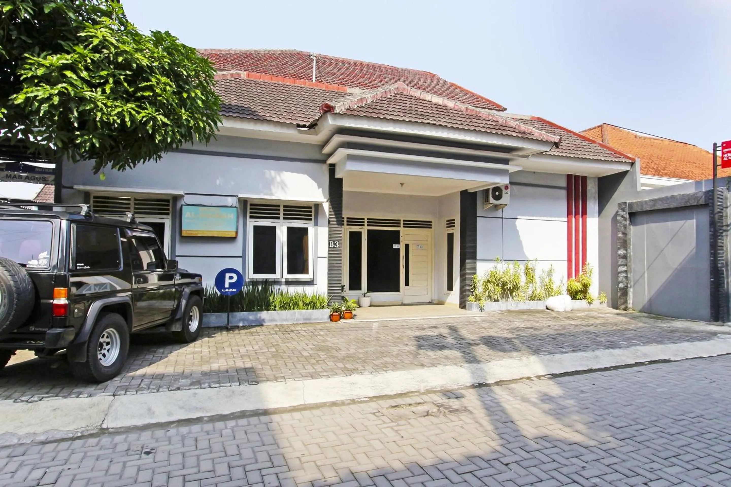 Facade/entrance in Hotel O Homestay Al Maidah