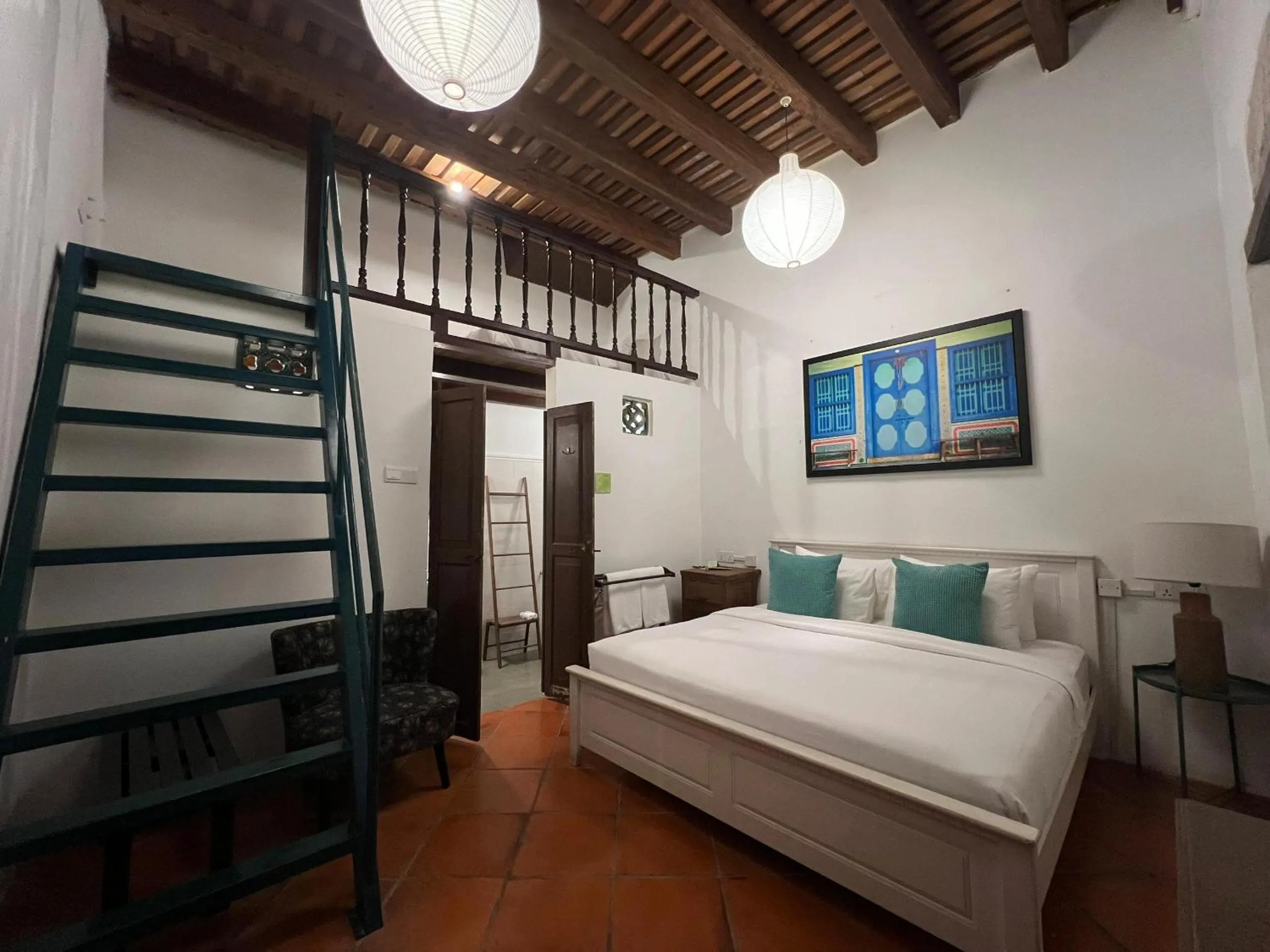 Photo of the whole room, Bed in East Indies Mansion