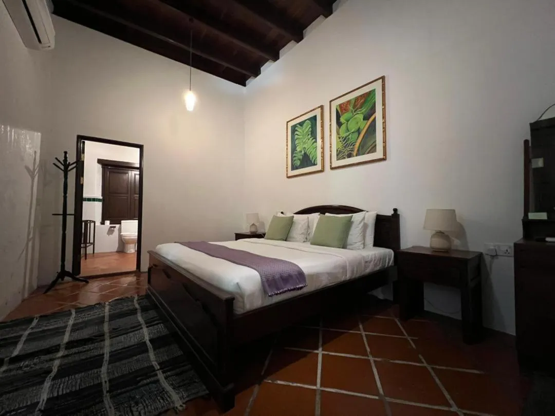 Photo of the whole room, Bed in East Indies Mansion