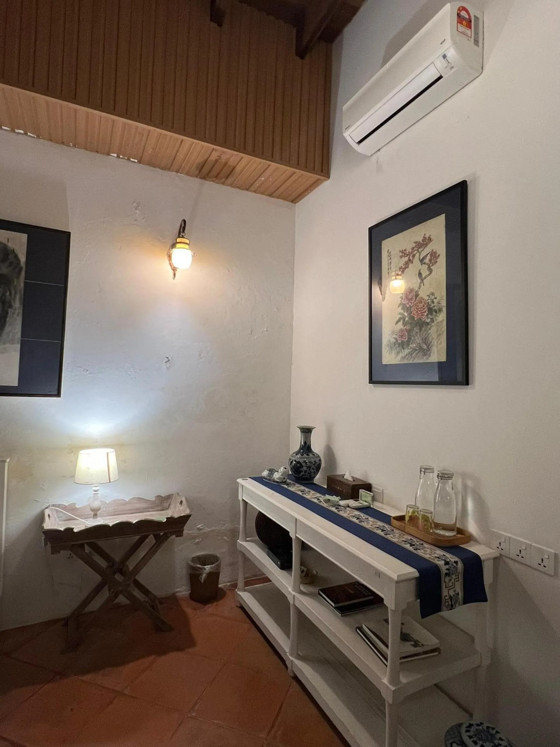 Decorative detail, Bed in East Indies Mansion