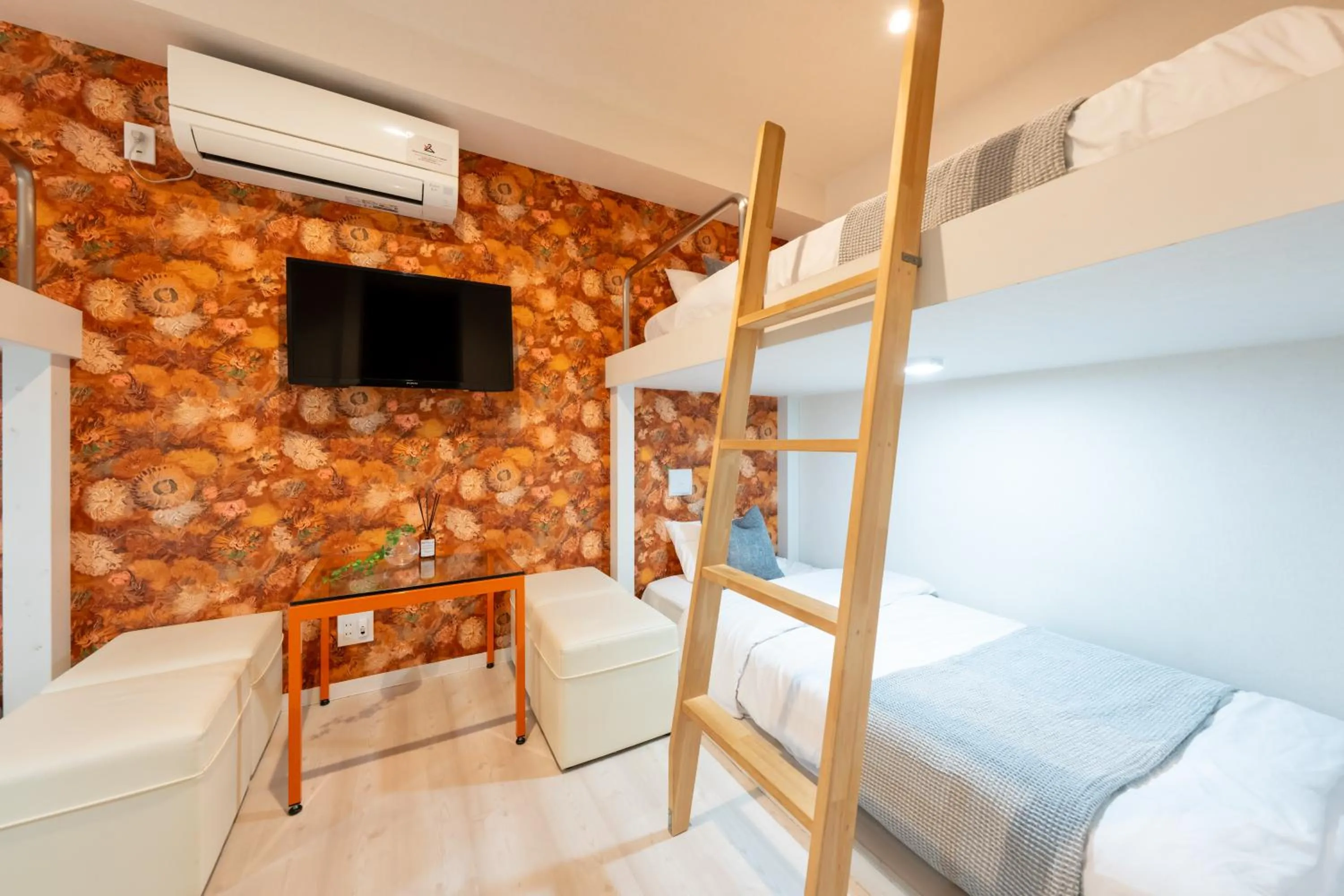 bunk bed, Bed in GRAND CAVE MOTOMACHI