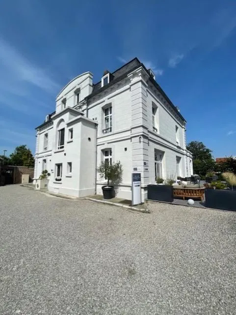 Hôtel Échappée en Baie - Parking privé gratuit dont forfaits bornes électriques réservable