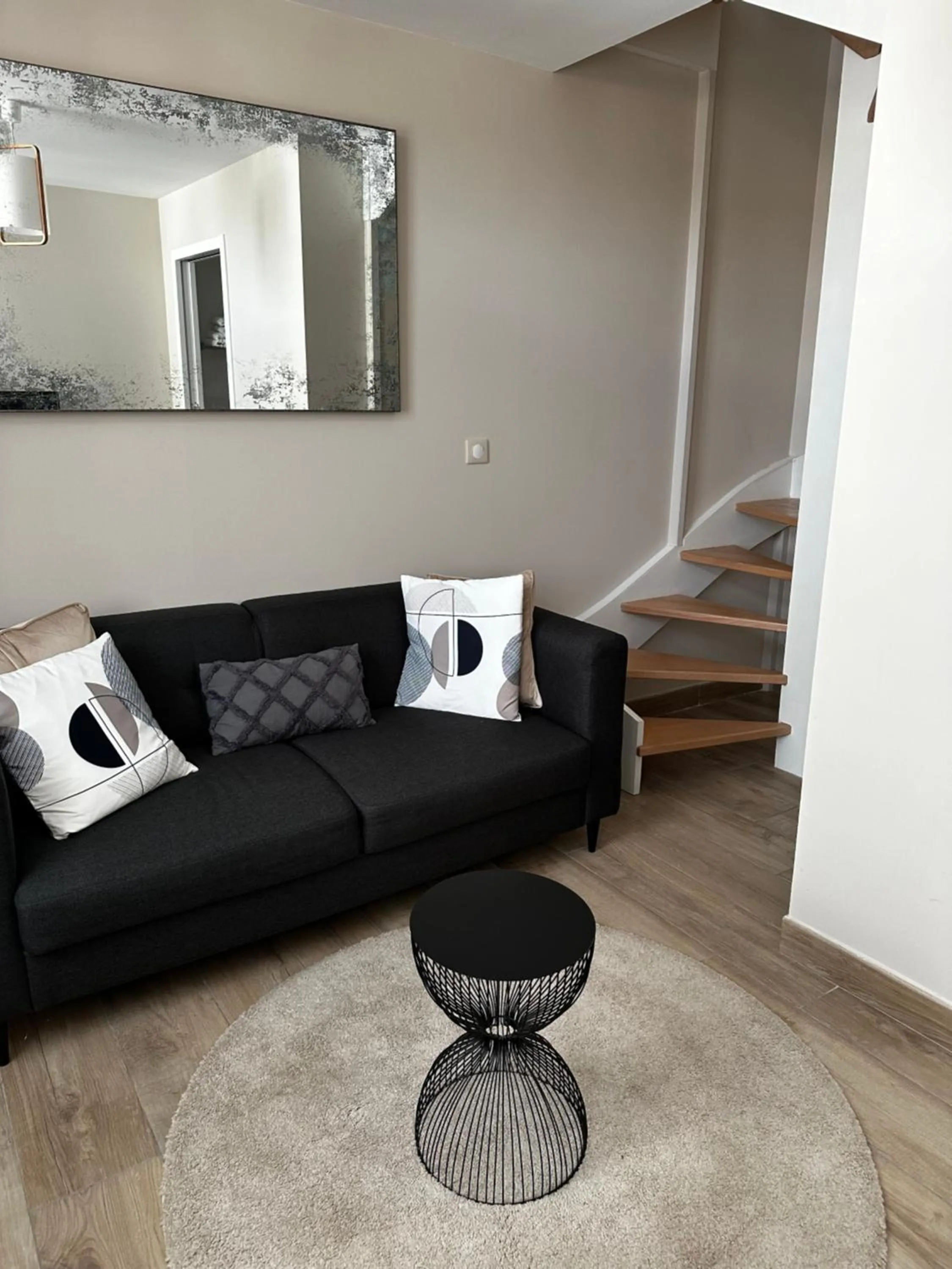 Living room in Hôtel Échappée en Baie - Parking privé gratuit dont forfaits bornes électriques réservable