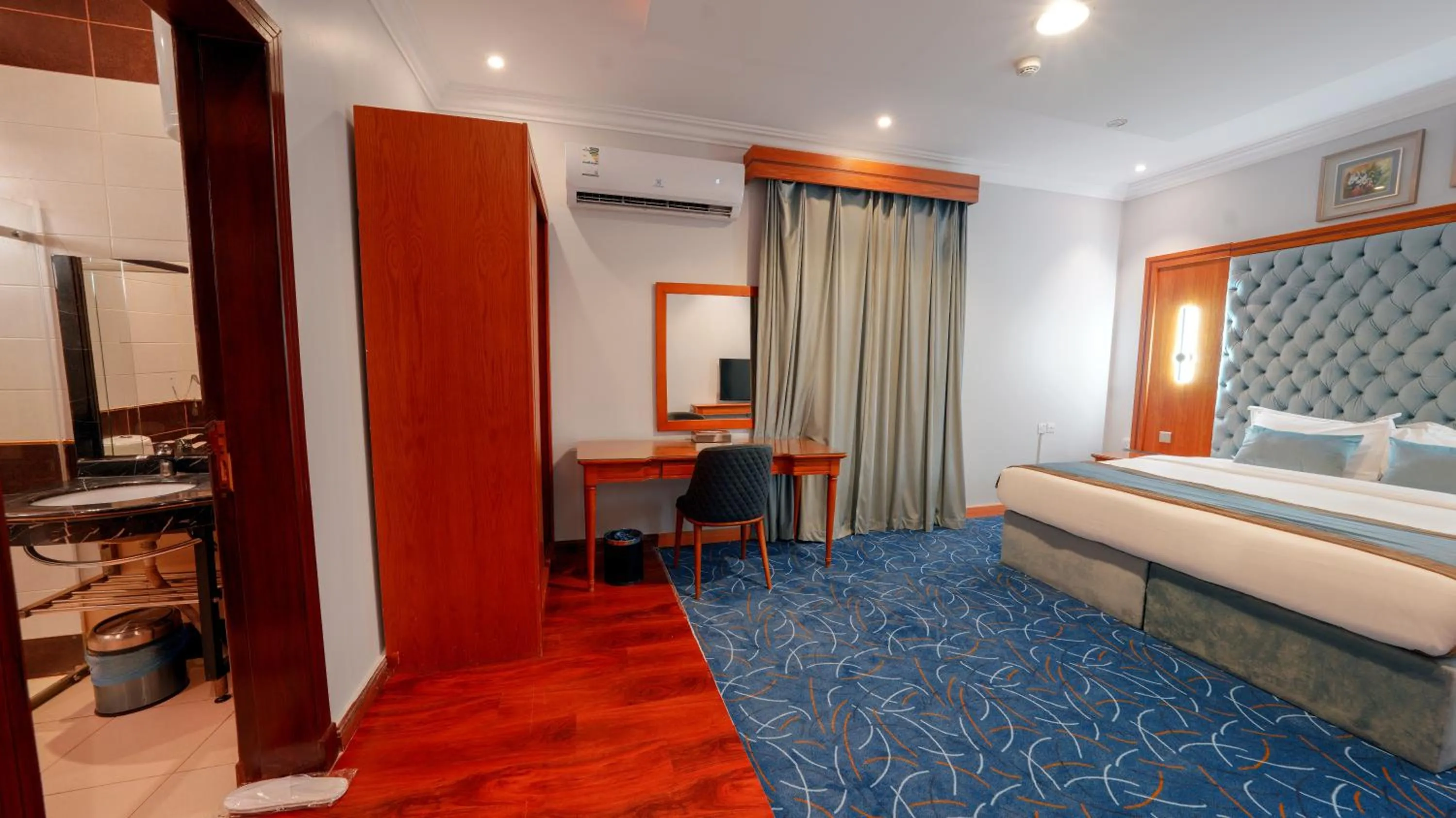 Toilet, Bed in Al Masem Serviced Apartments - Gharnata - Exit 9