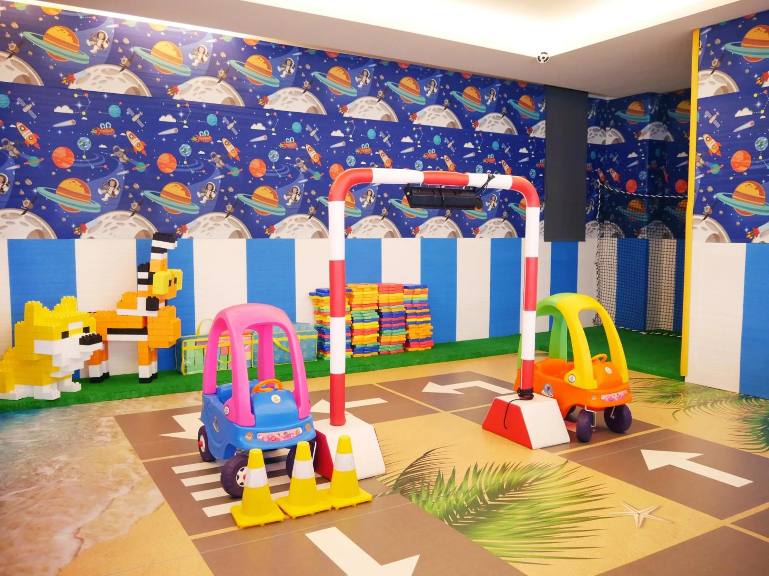 Children play ground in Dubai Villa Motel