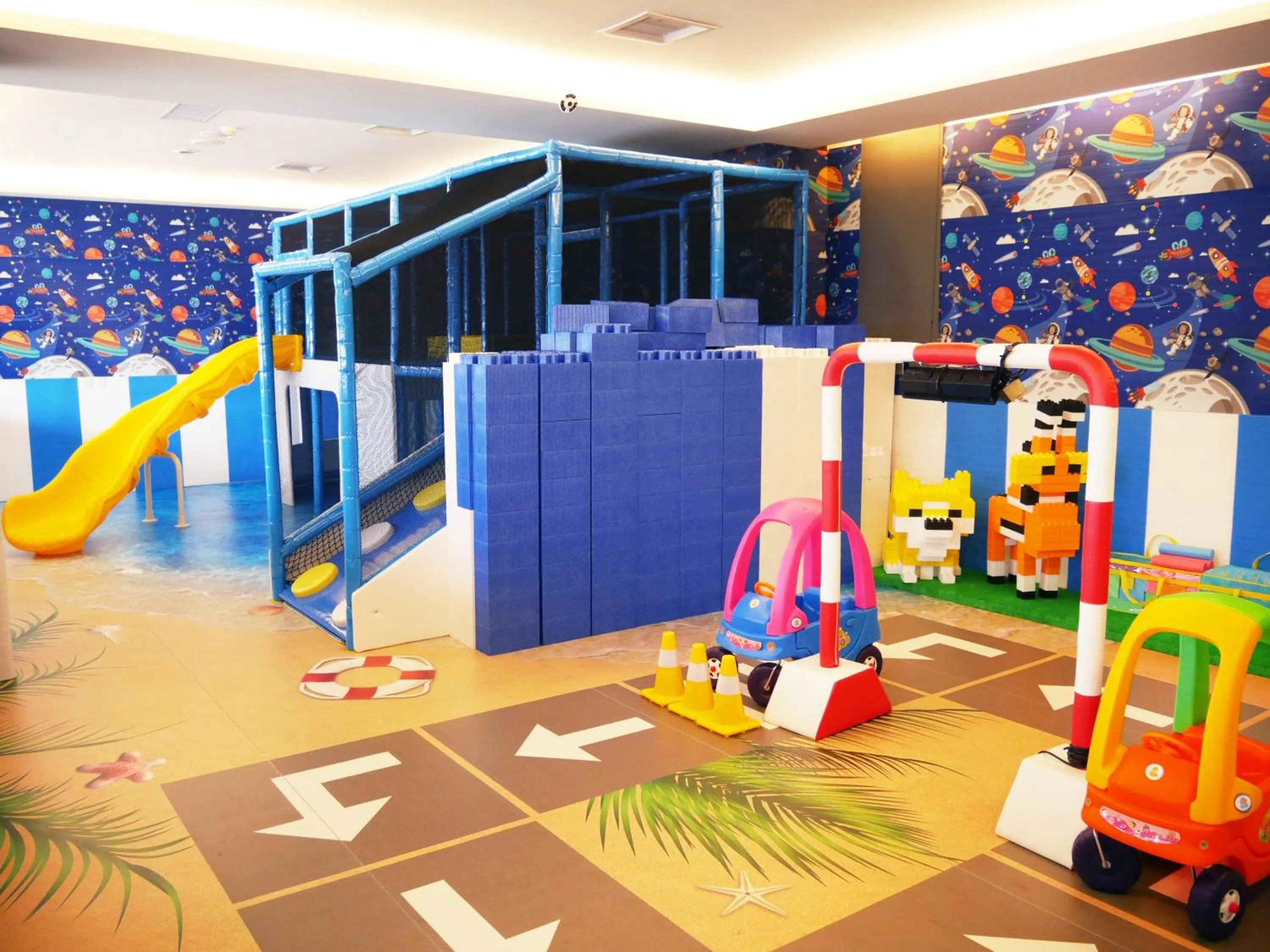 Children play ground in Dubai Villa Motel